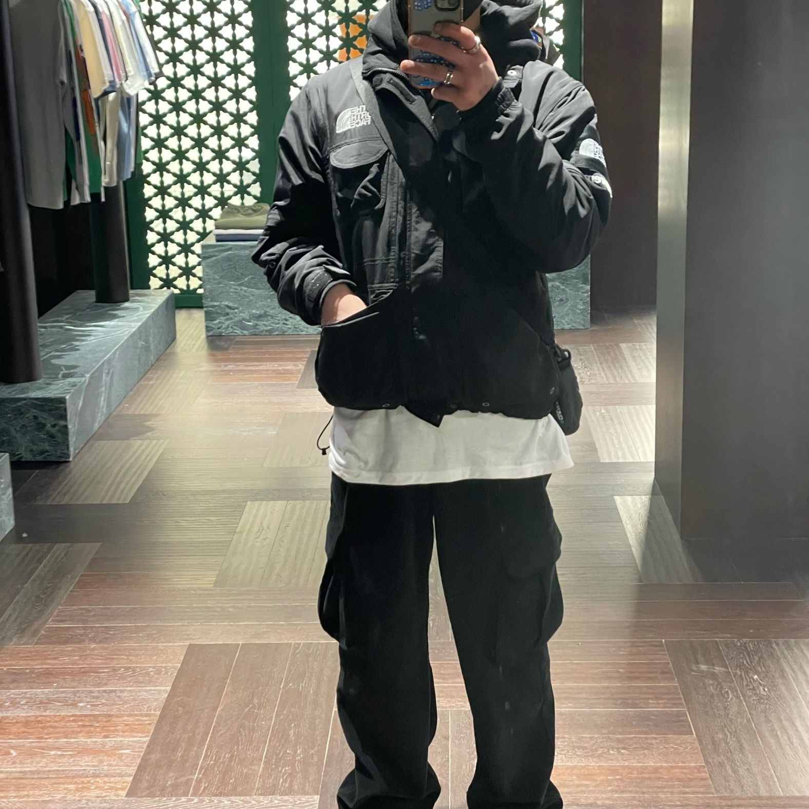 Supreme Box Logo Hooded Sweatshirt Black - 23FW, Nike x Supreme Air Force 1 Low Black 착용 스타일 - 1