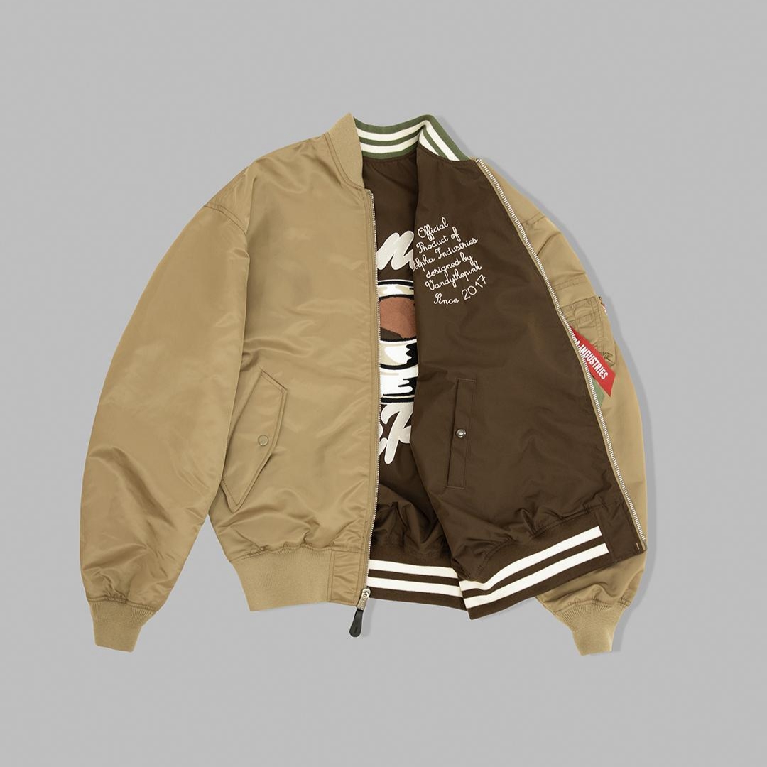 Vandy The Pink x Alpha Industries Bomber Jacket Lead Gray 착용 스타일 - 7