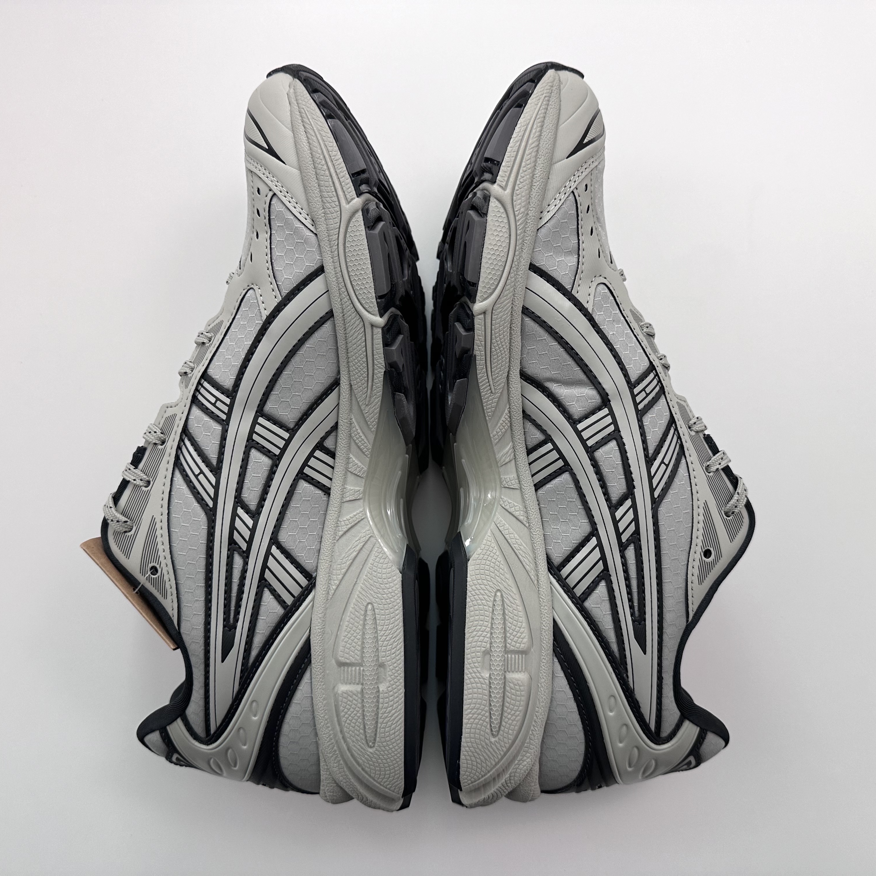 Asics Gel-Kayano 14 Earthenware Pack White Sage Graphite Grey 착용 스타일 - 3
