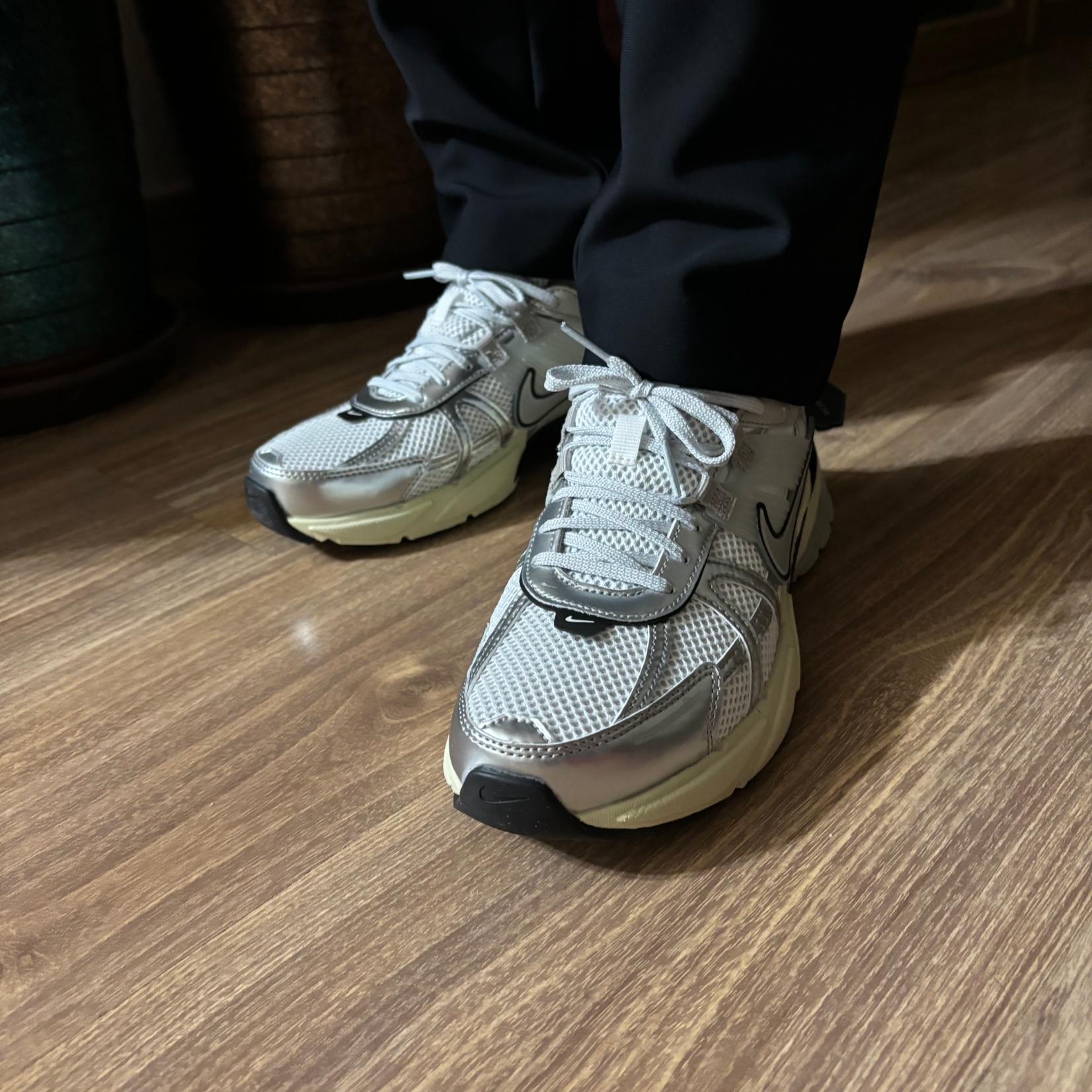 Nike V2K Run Summit White Metallic Silver 착용 스타일