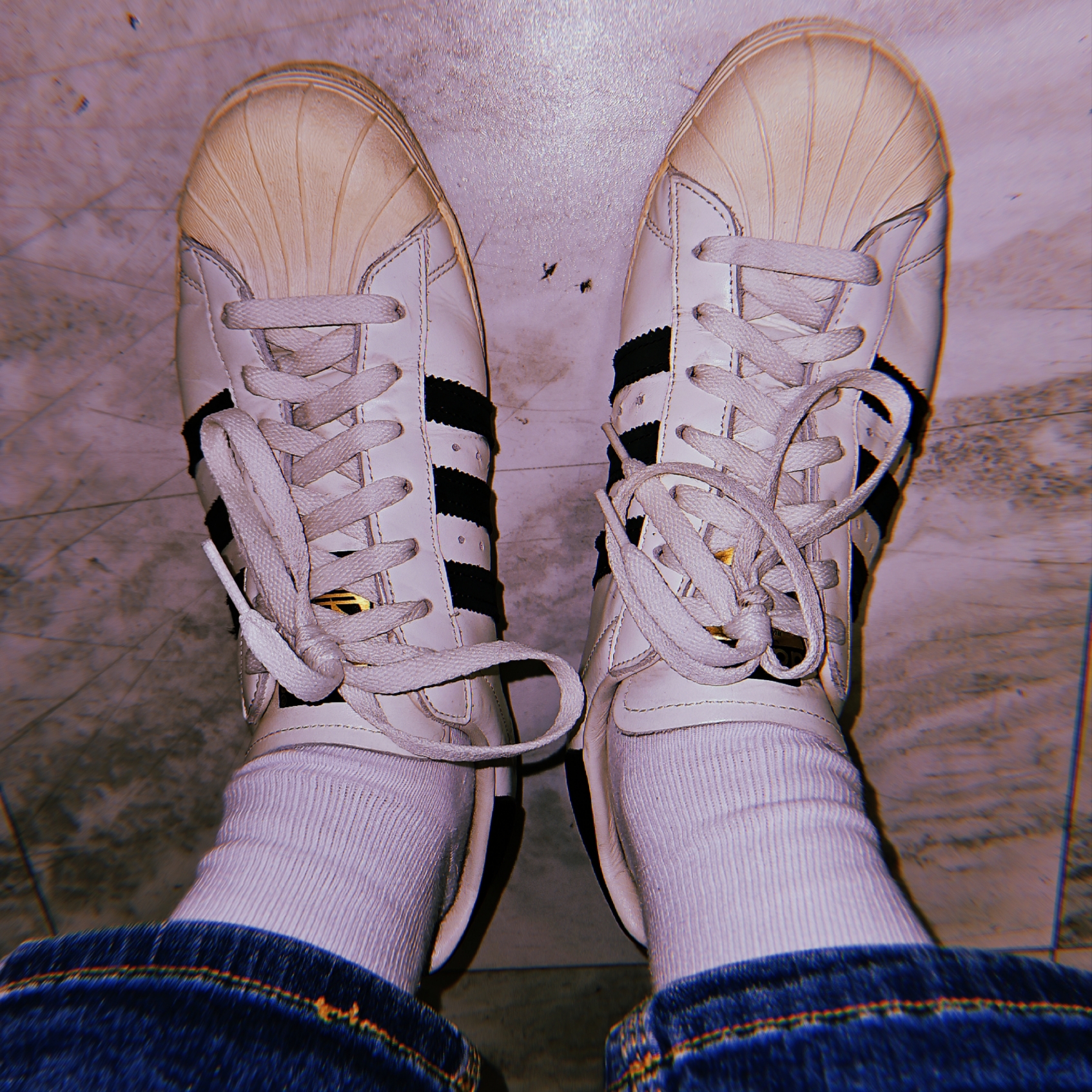 Adidas Superstar 80s Deluxe Vintage White Black 착용 스타일 - 1