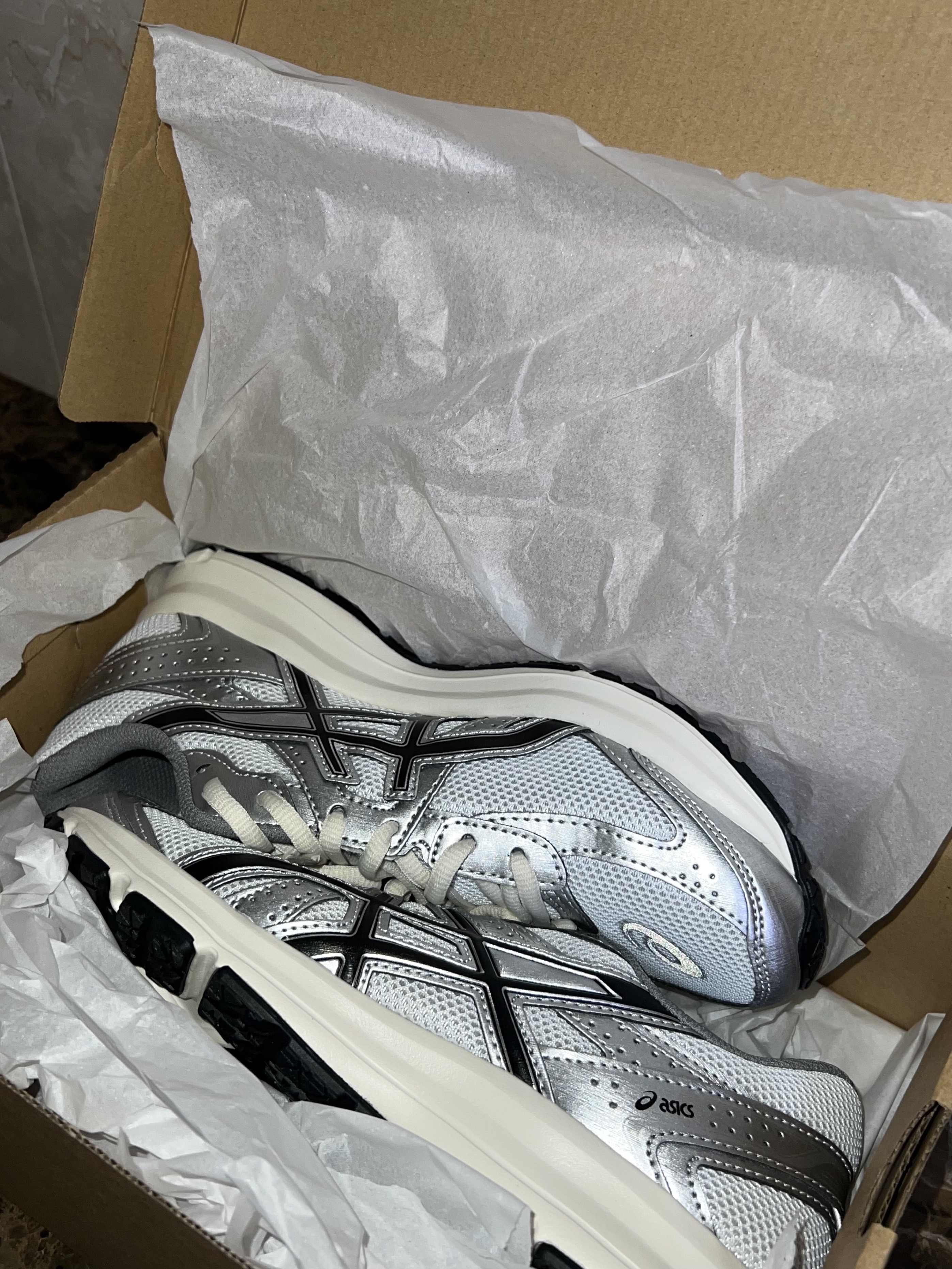 Asics Jog 100 S White Black - 2E Wide 착용 스타일