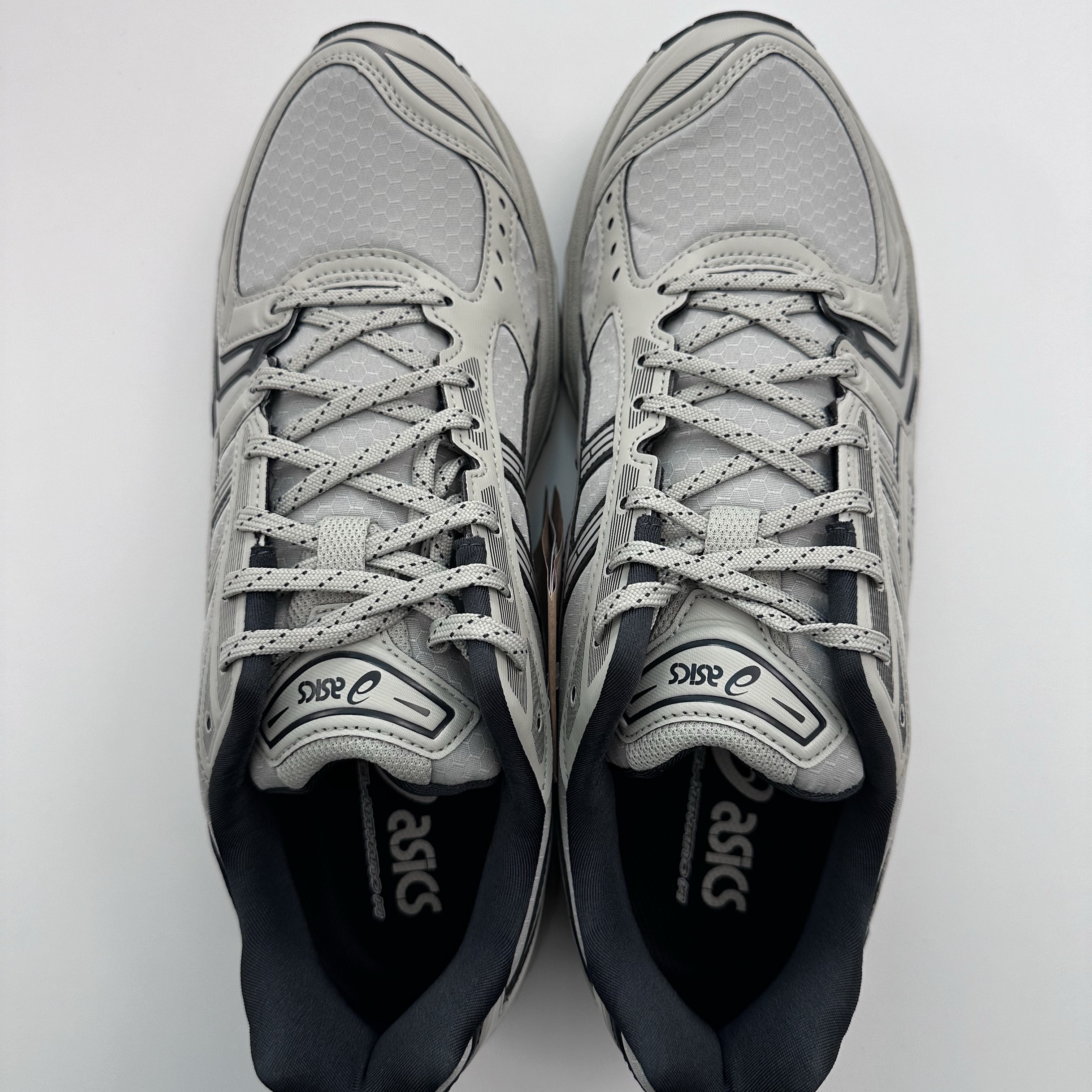 Asics Gel-Kayano 14 Earthenware Pack White Sage Graphite Grey 착용 스타일 - 4