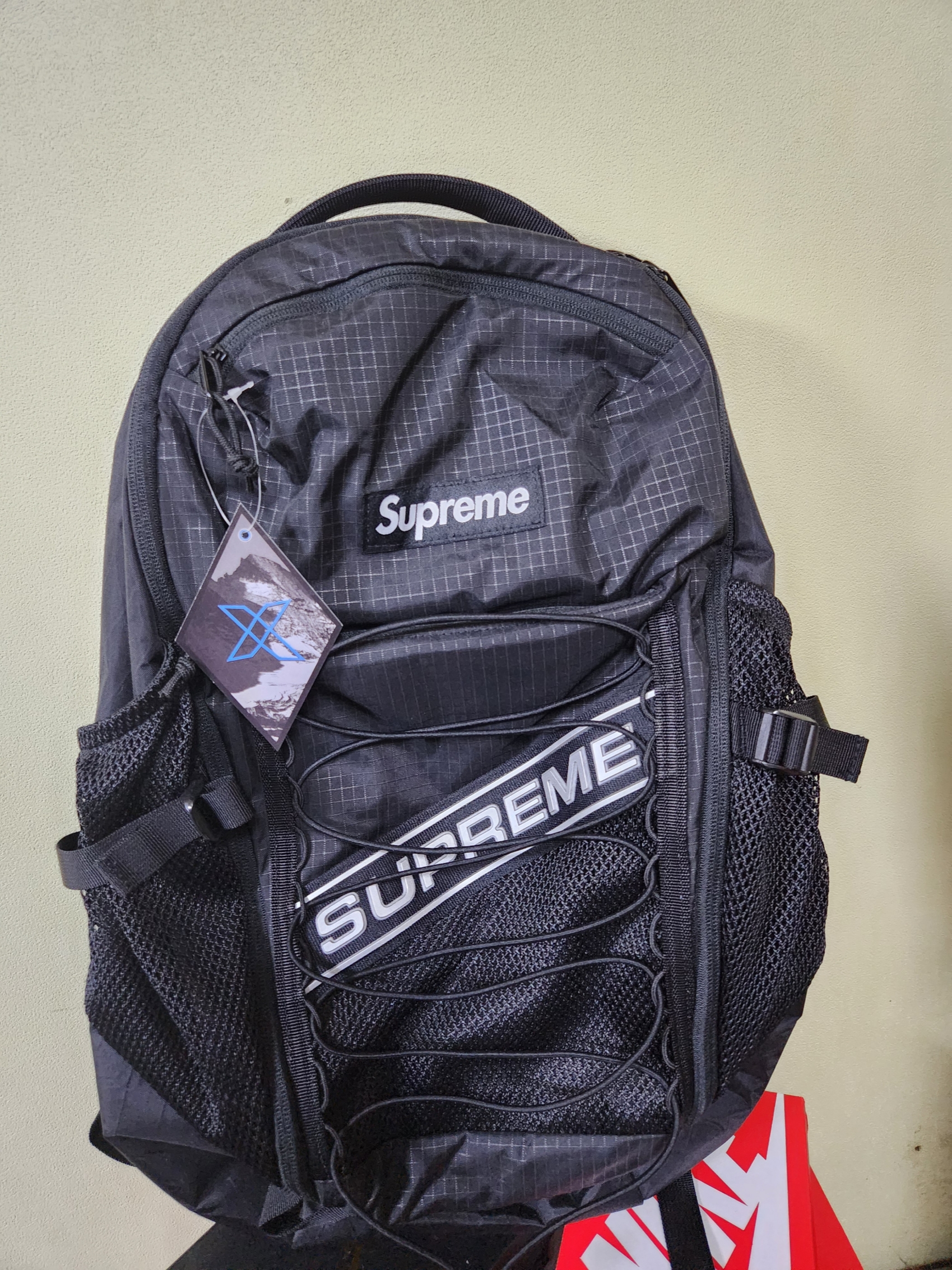 Supreme Backpack Black - 23FW 착용 스타일