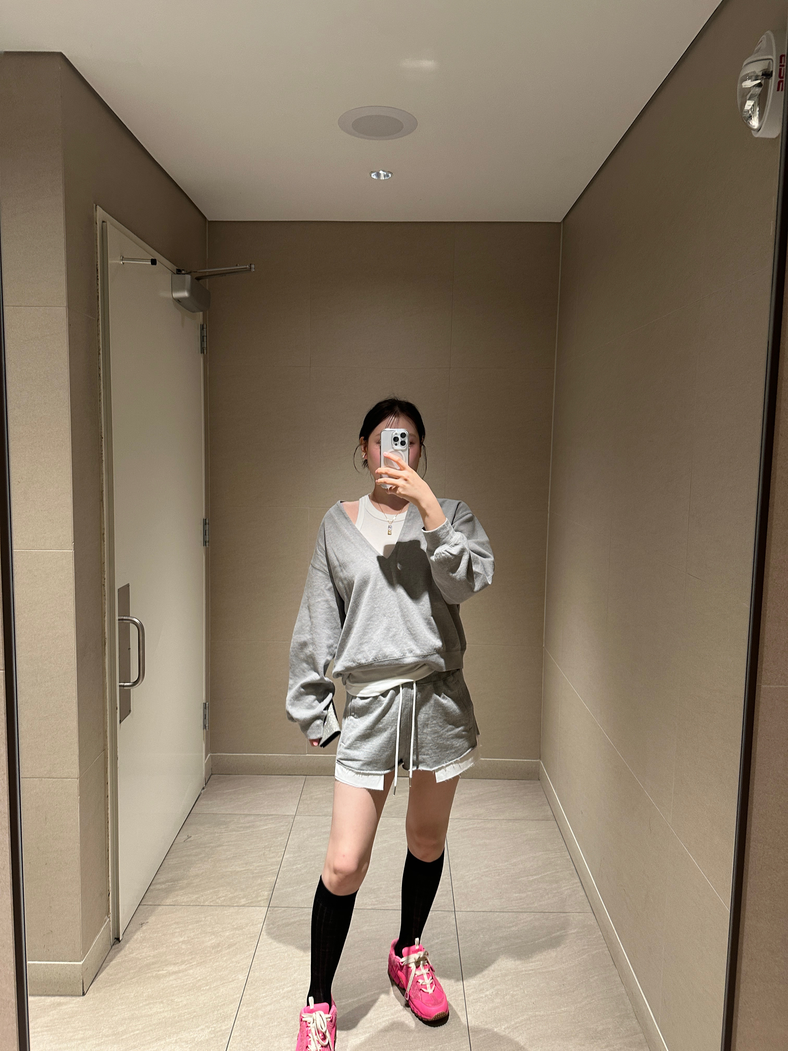 Nike x Jacquemus Air Humara LX Pink Flash 착용 스타일 - 1
