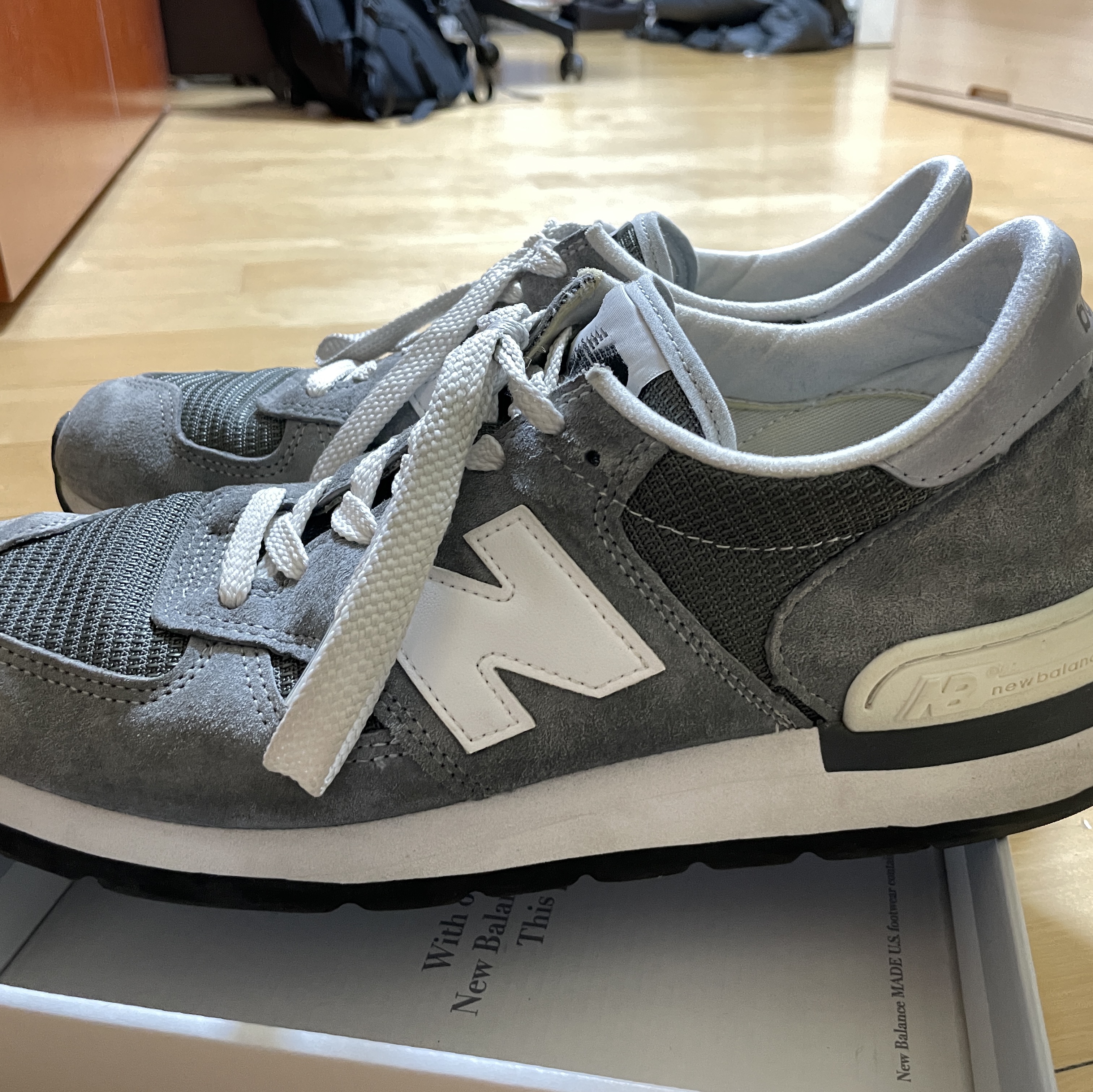 New Balance 990v1 Made in USA Grey White 착용 스타일