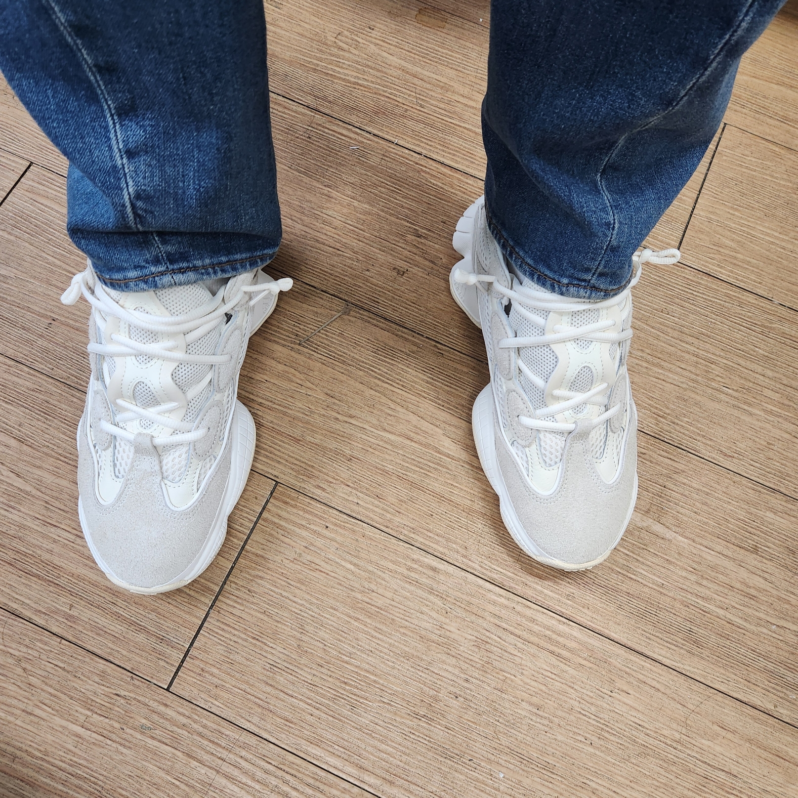 Adidas Yeezy 500 Bone White 착용 스타일 - 2
