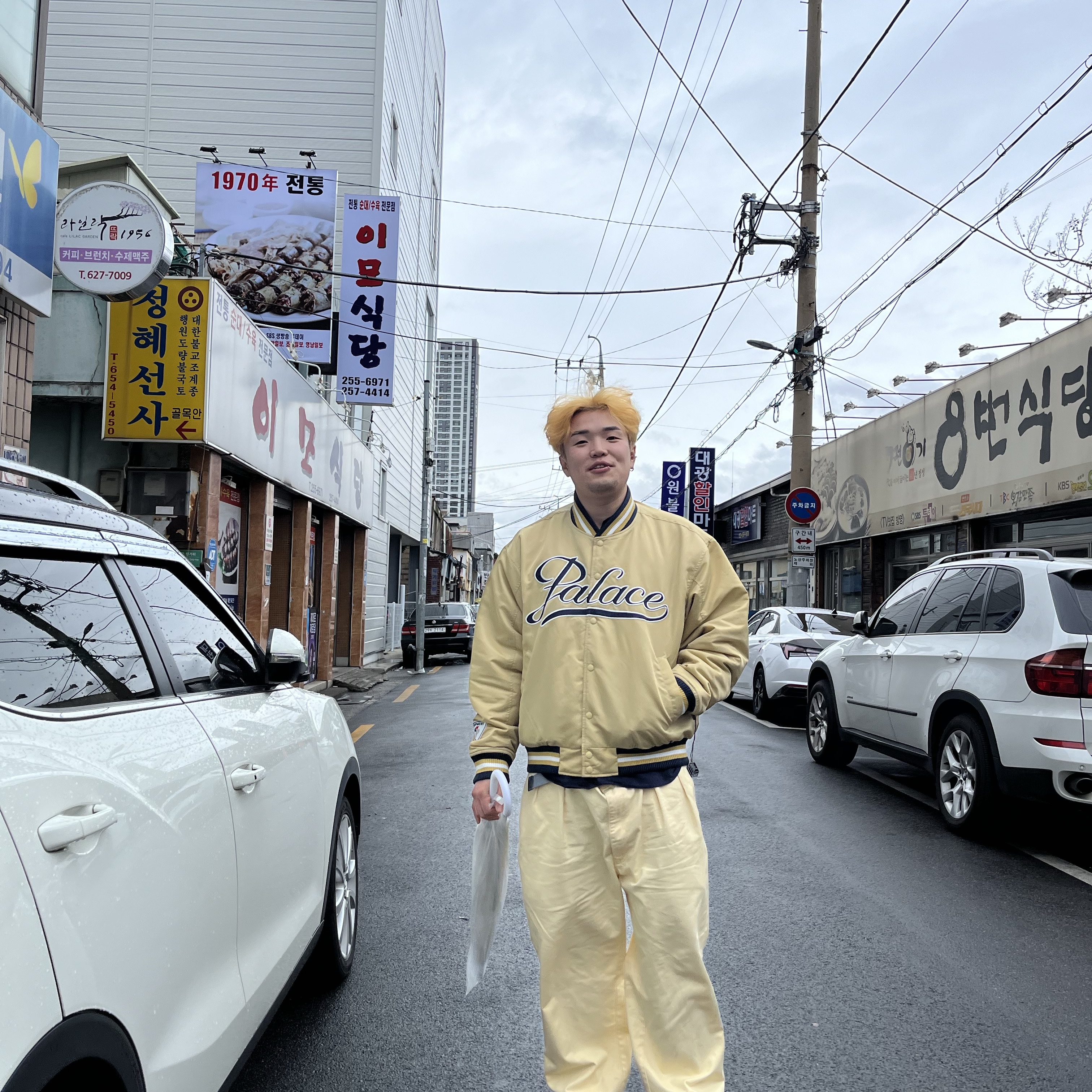 Palace Satin The Arena Jacket Gold - 23FW 착용 스타일