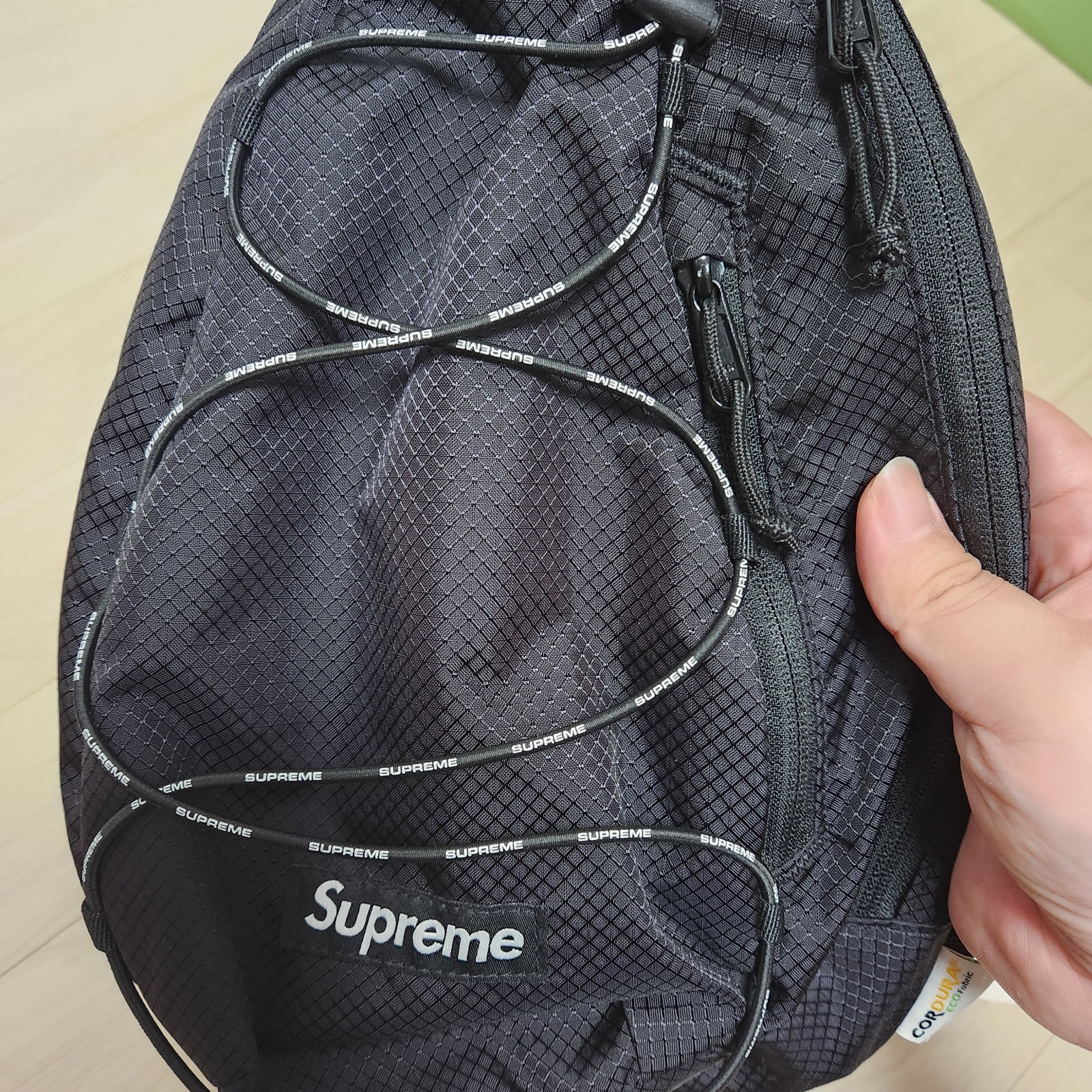Supreme Sling Bag Black - 22SS 착용 스타일