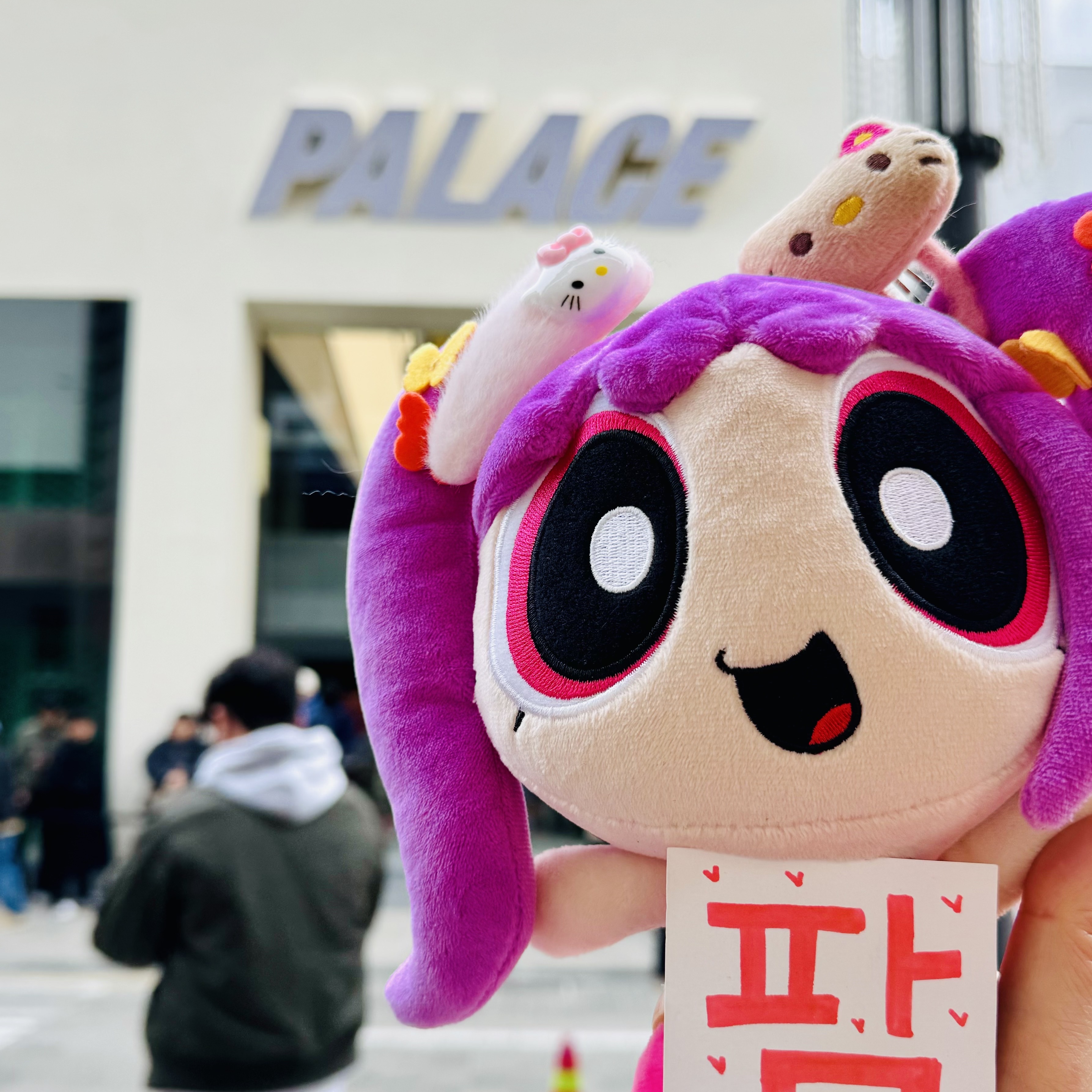 Palace I Love Palace Beanie Blue - 24SS, Newjeans x The Powerpuff Girls Doll Medium Hanni 착용 스타일 - 2