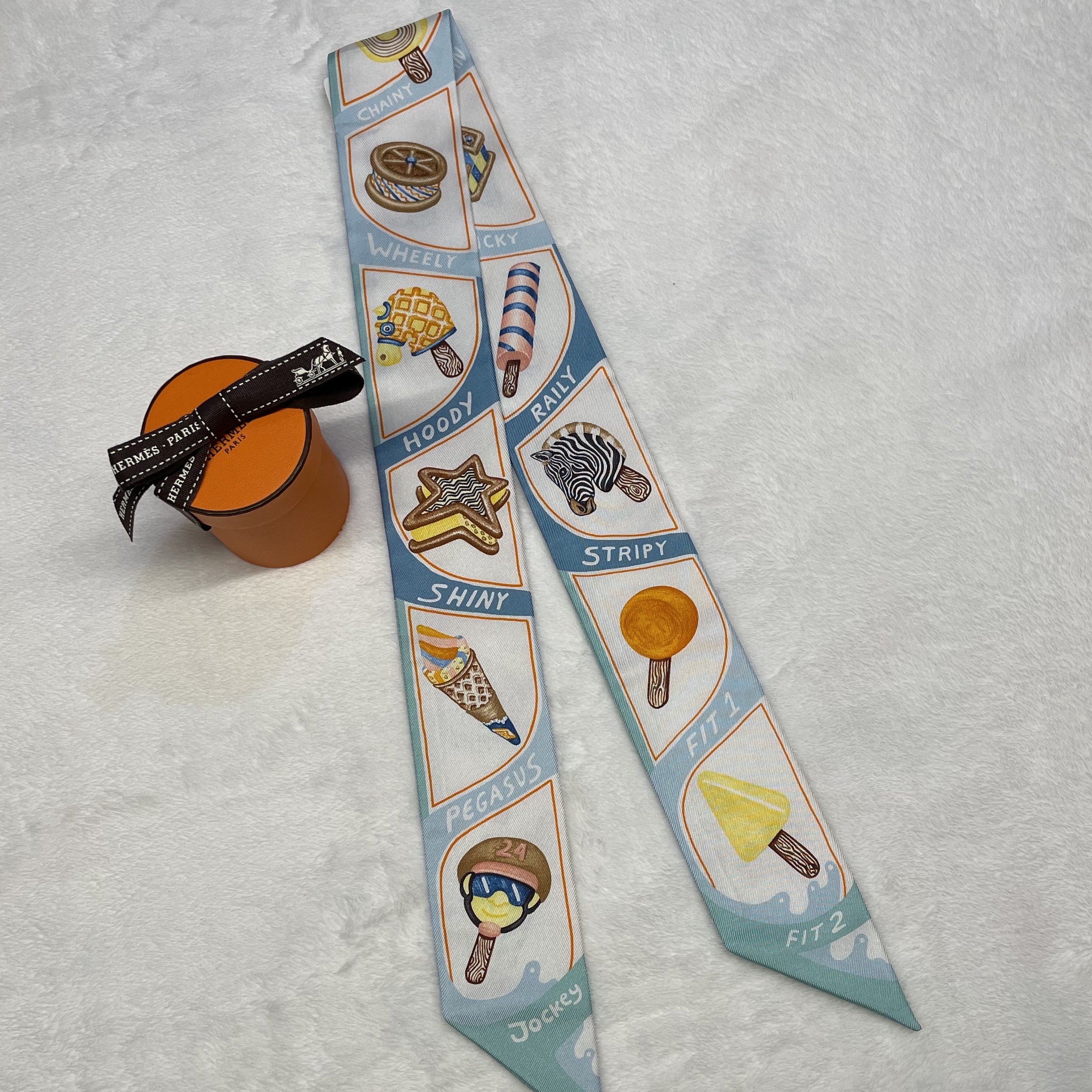 (W) Hermes Funny Ice Cream Twilly Aqua Orange Jaune 착용 스타일 - 1