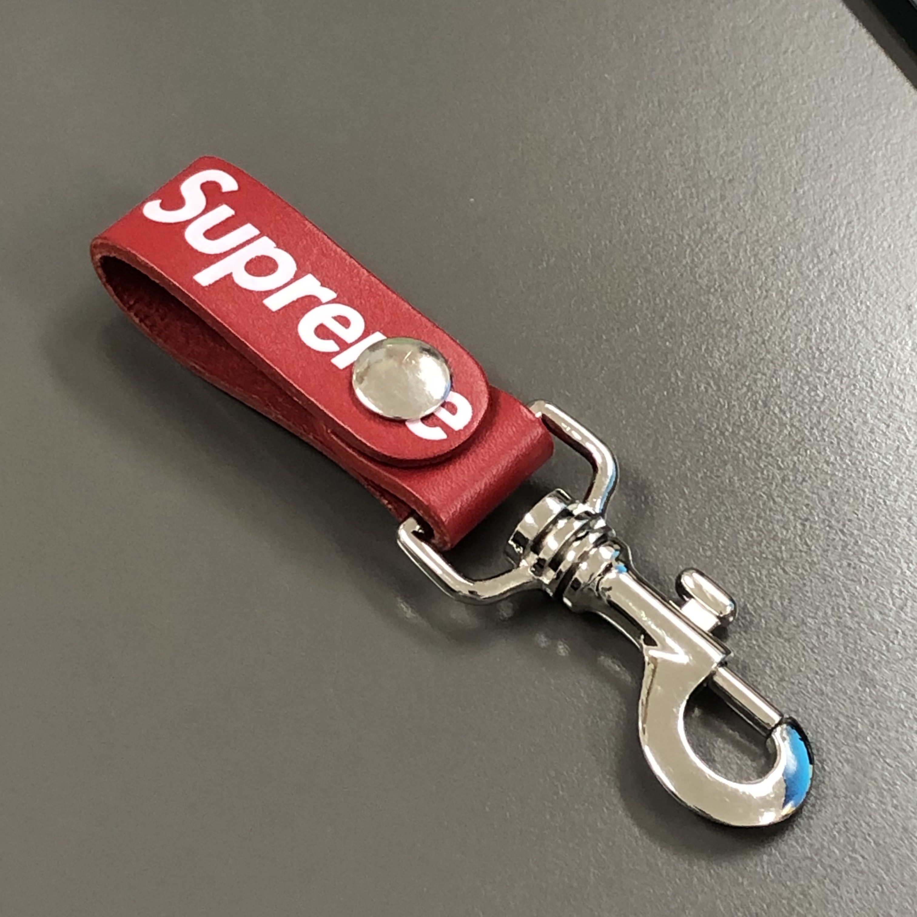 Supreme Leather Key Loop Red - 21SS 착용 스타일