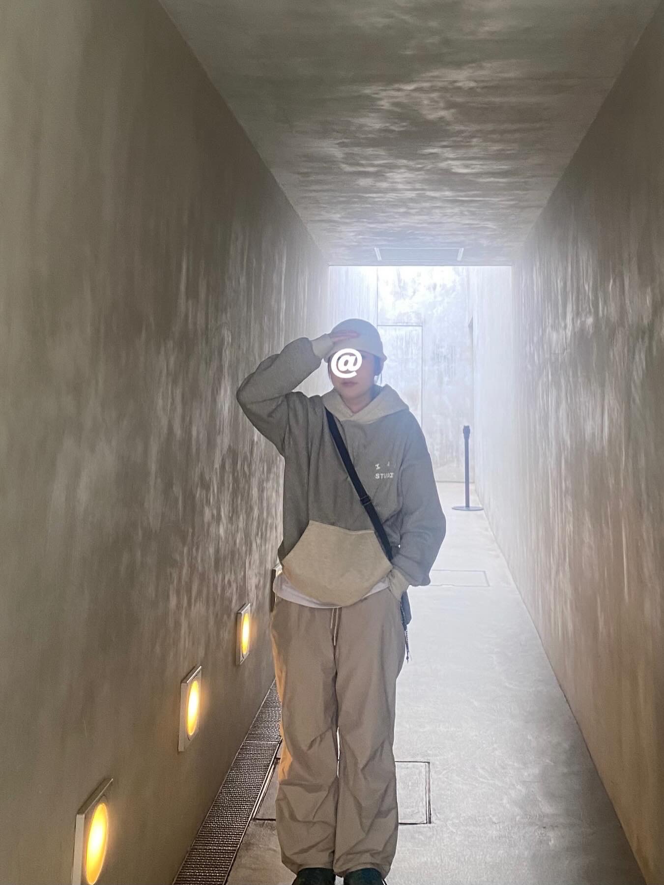 IAB Studio Hoodie Dual Gray 착용 스타일 - 2