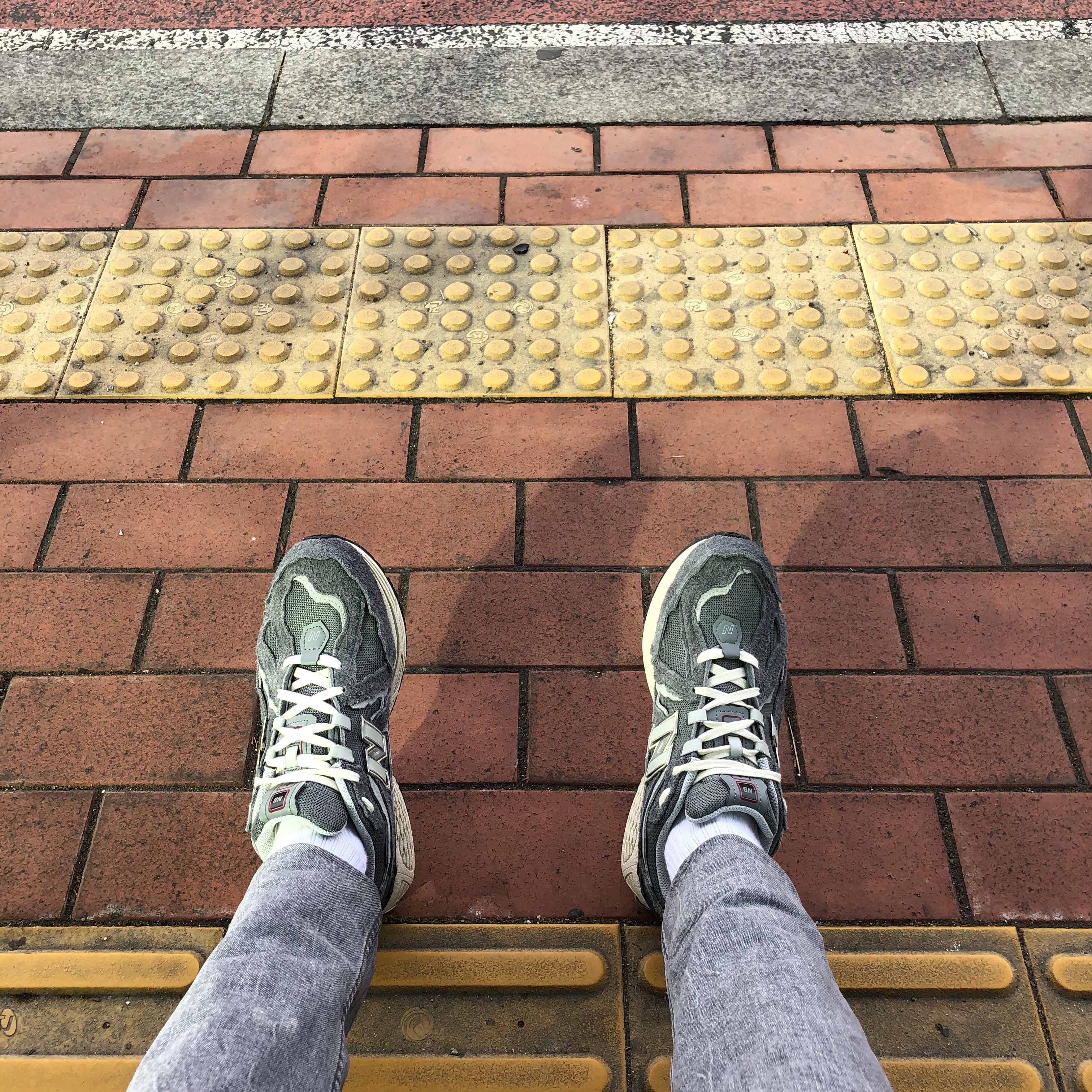 New Balance 1906D Protection Pack Castlerock 착용 스타일