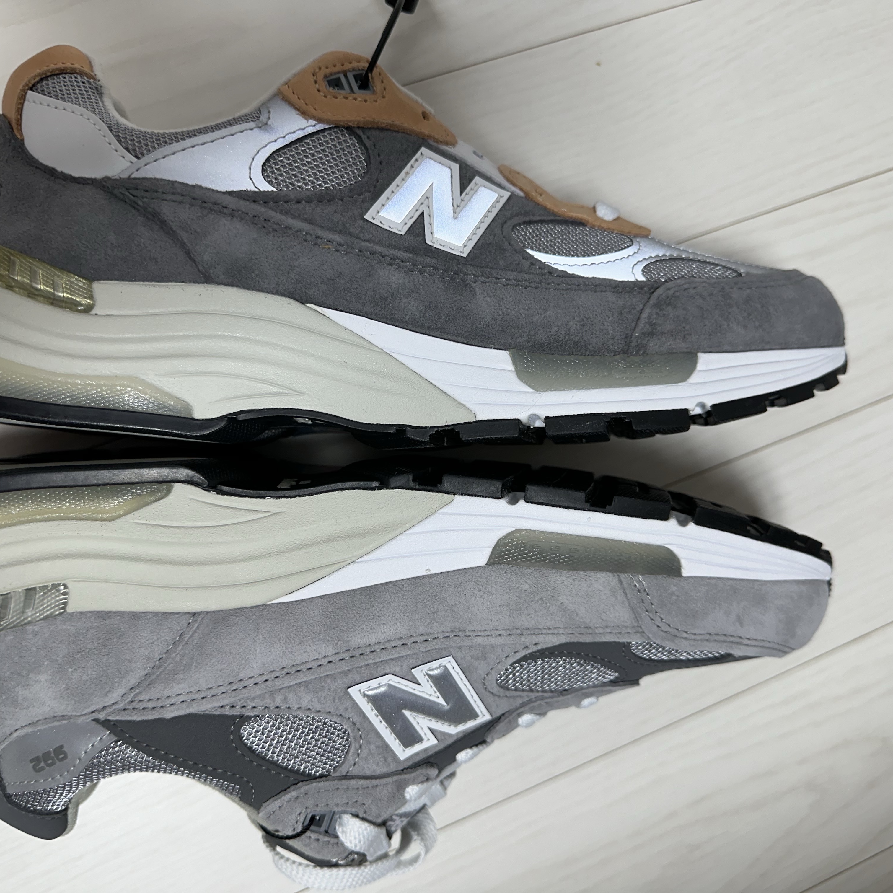 New Balance x Todd Snyder 992 Made in USA 10th Anniversary Grey Tan, New Balance 992 Made in USA Grey - D Standard 착용 스타일 - 3