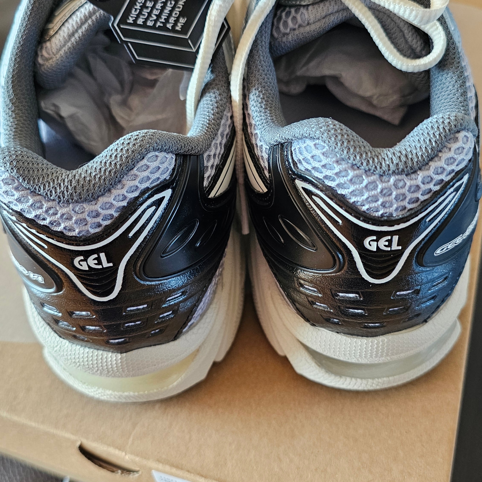 Asics Gel-Kayano 14 Black Glacier Grey 착용 스타일