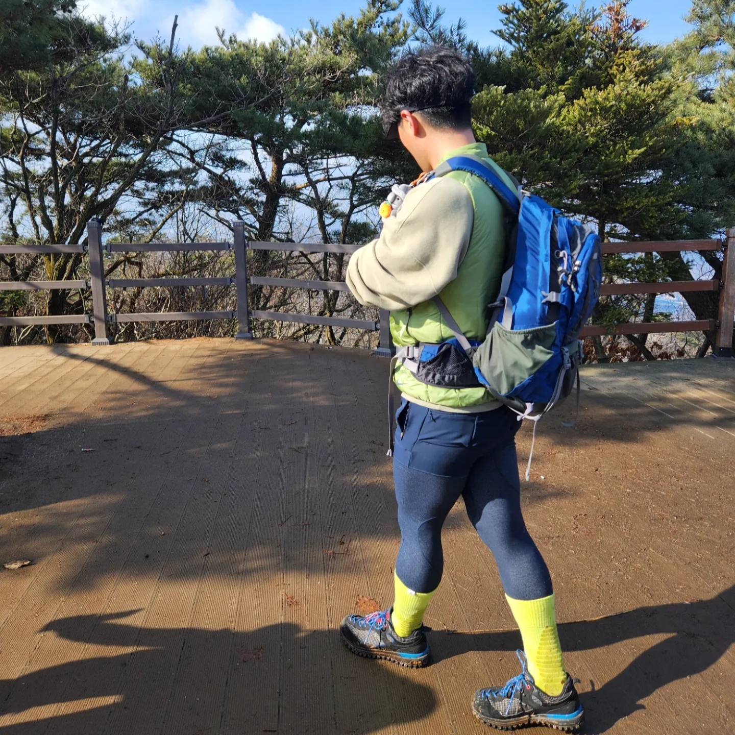 Nike Dri-Fit ADV Ace Visor Black, Nike ACG Outdoor Cushioned Crew Socks Summit White (Korean Ver.) 착용 스타일 - 1