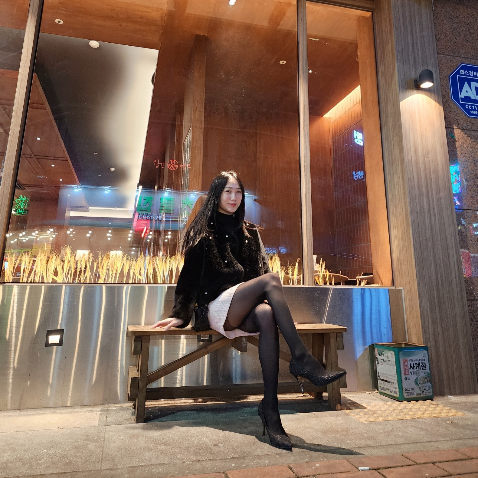 (W) AMI de Coeur Tonal Turtleneck Sweater Night Blue 착용 스타일