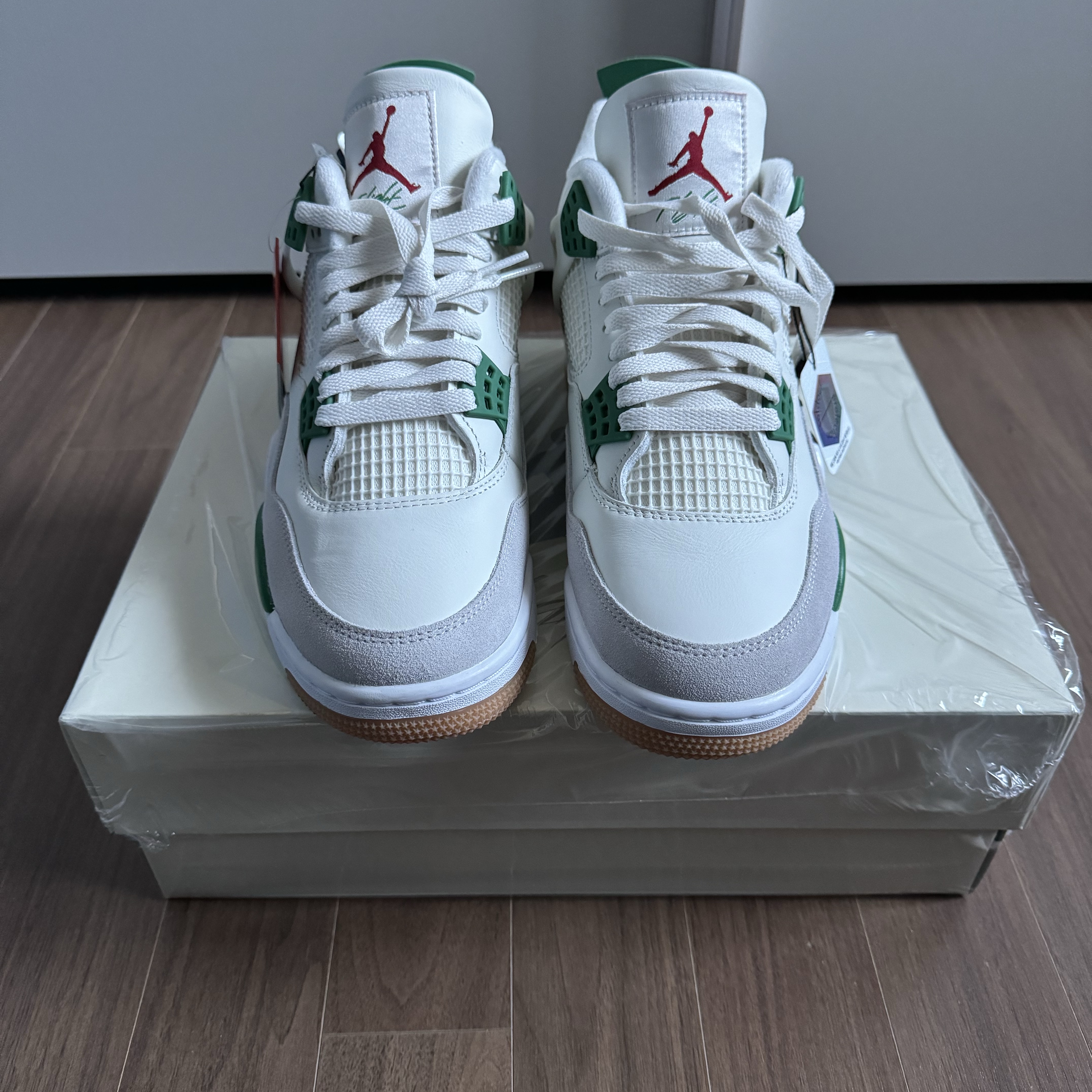 Jordan 4 x Nike SB Retro SP Pine Green 착용 스타일