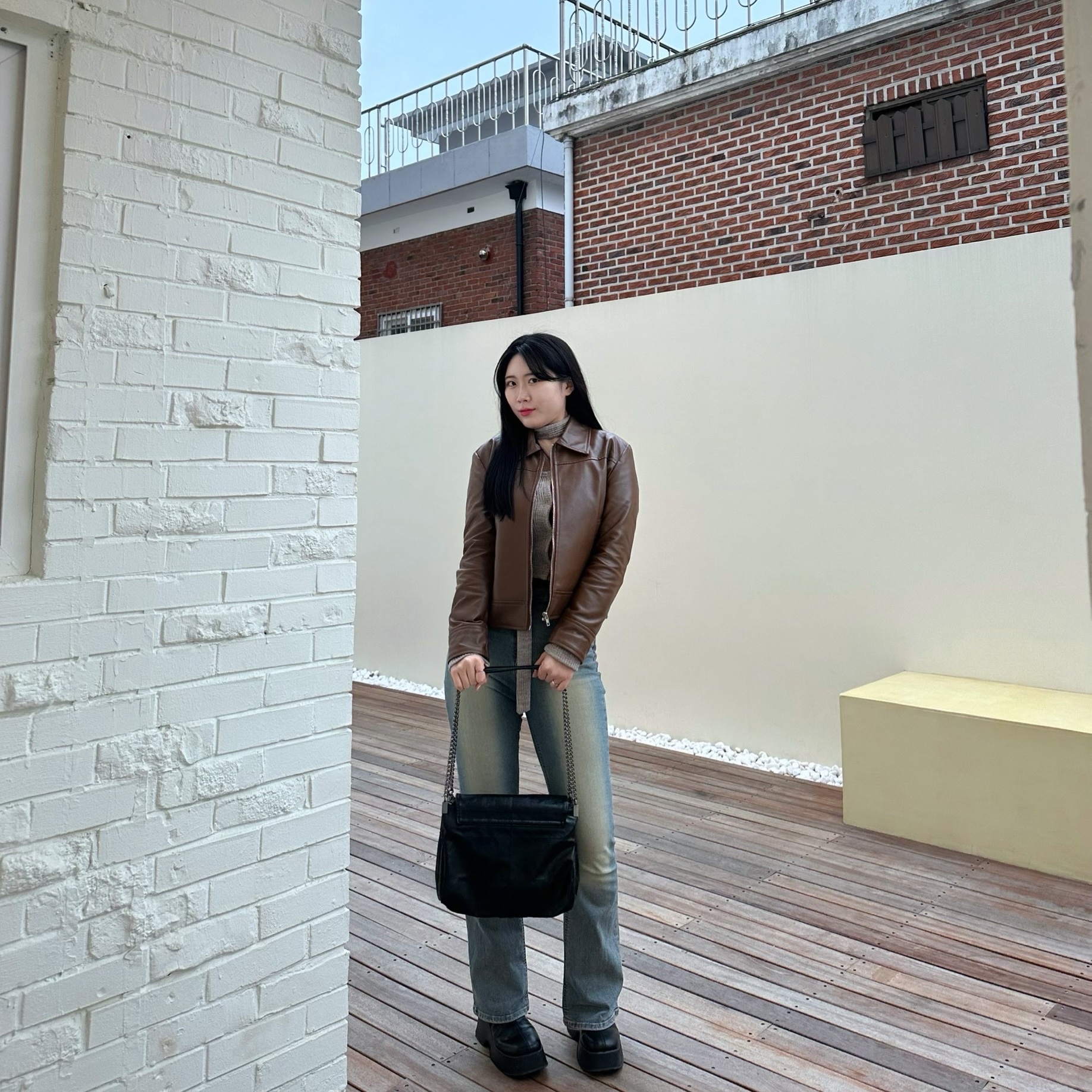 Zara Rock Style Flap Shoulder Bag Black 착용 스타일 - 1