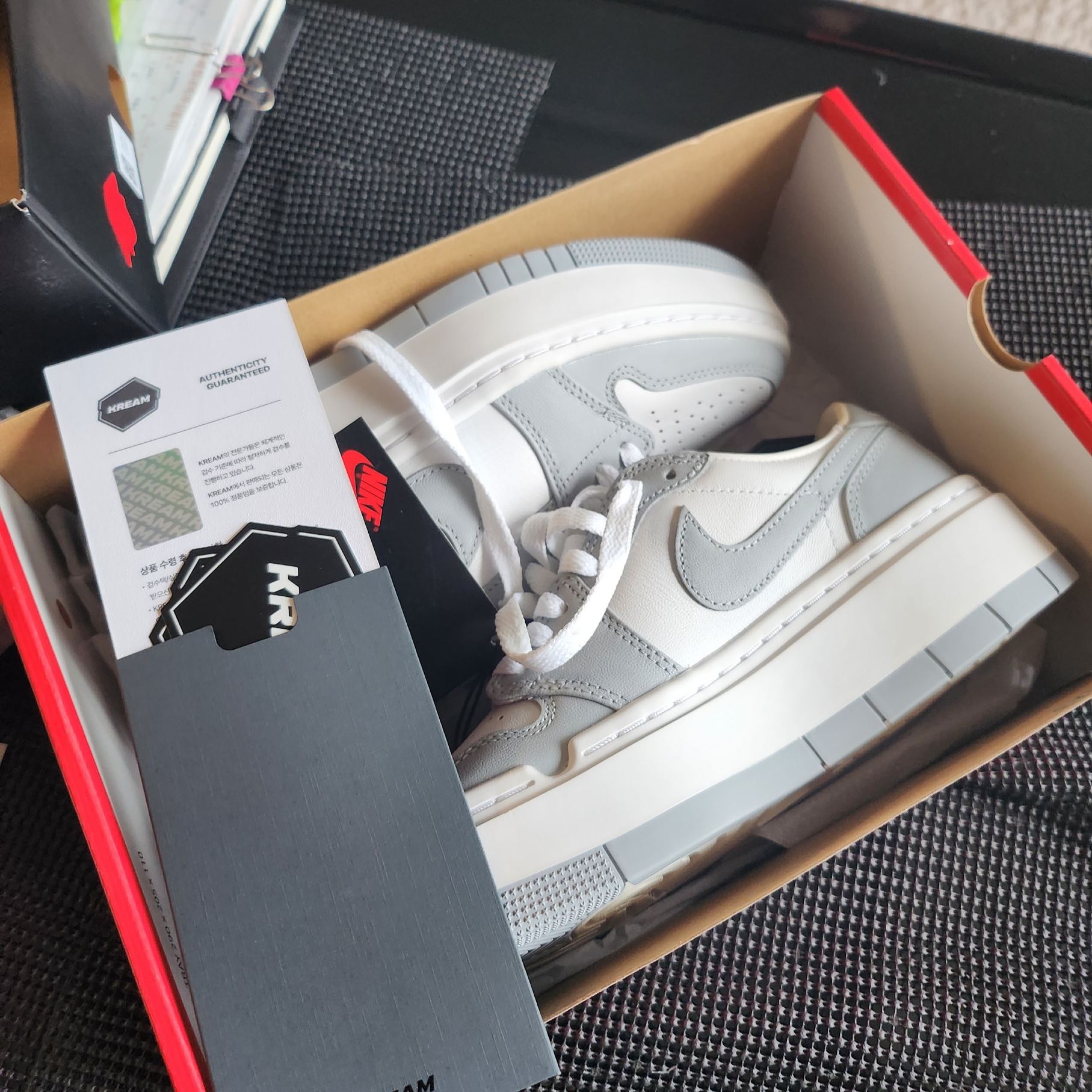(W) Jordan 1 Elevate Low White and Wolf Grey 착용 스타일