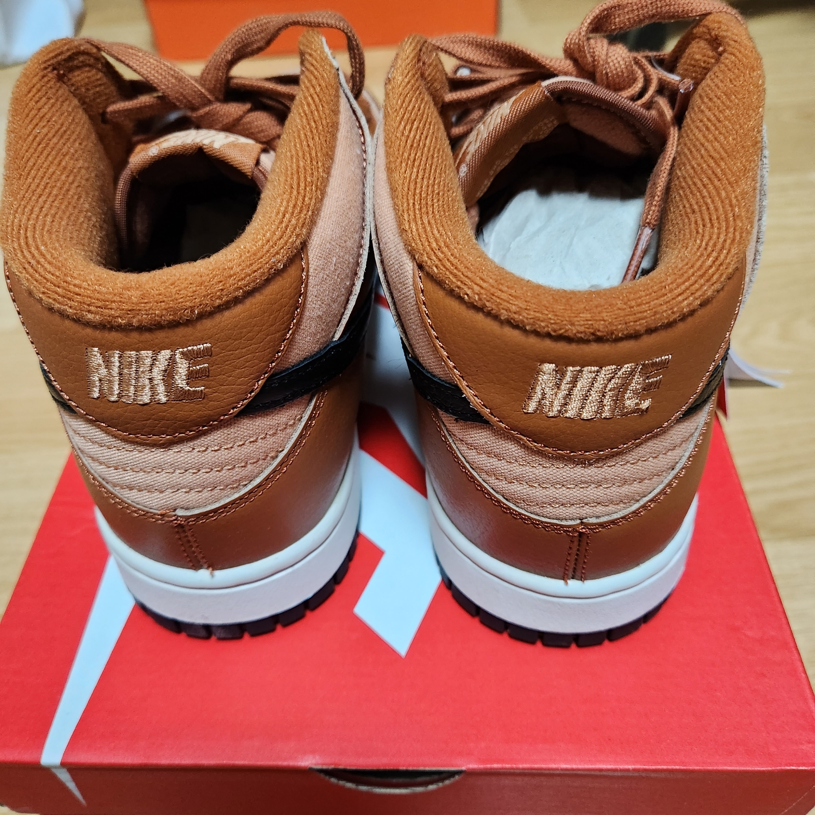 Nike Dunk Mid Amber Brown Dark Russet 착용 스타일 - 3