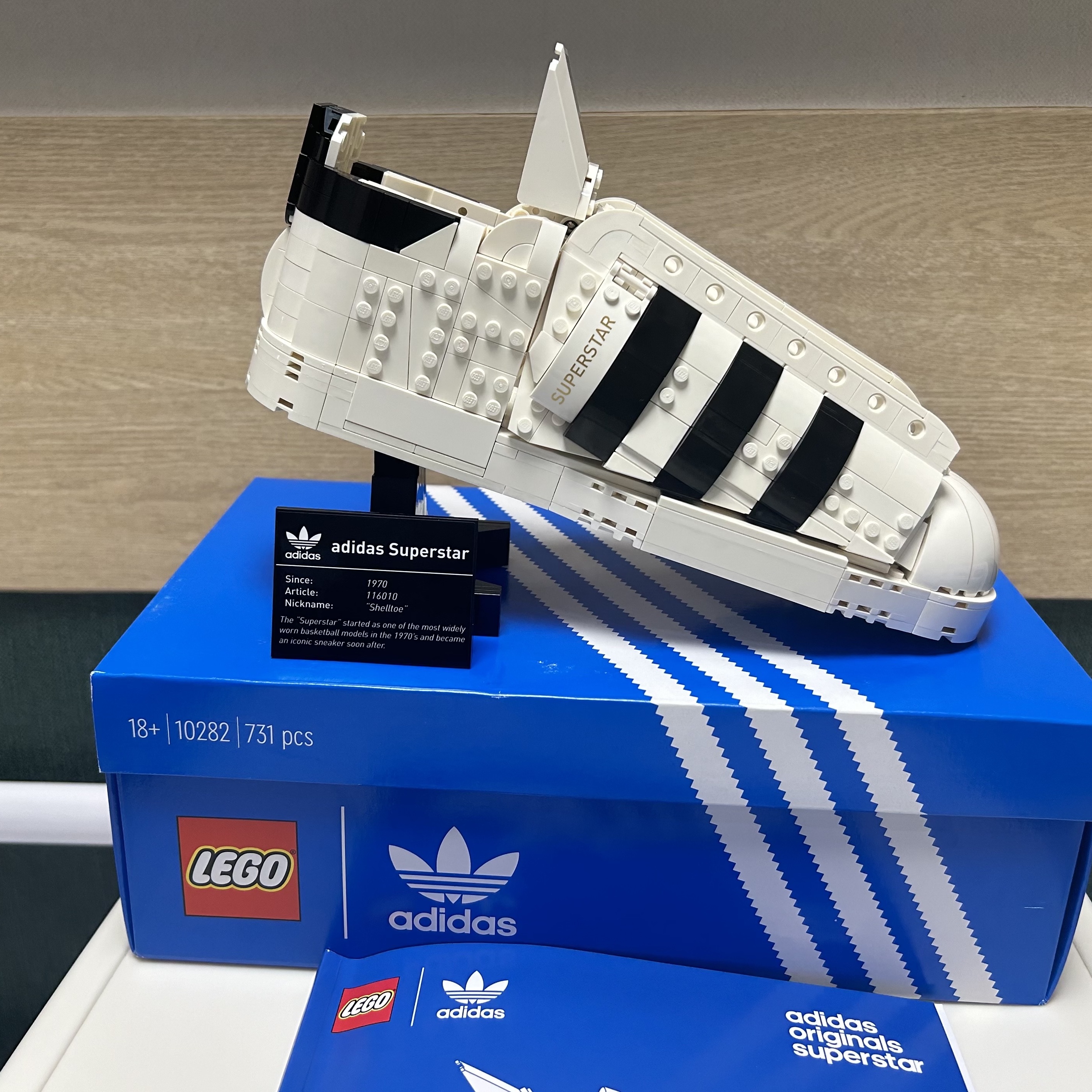 Lego Adidas Originals Superstar 착용 스타일