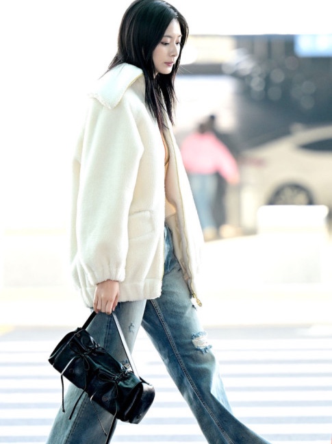 Acne Studios Multipocket Bag Dark Brown, Acne Studios Multipocket Bag Black Beige 착용 스타일 - 5