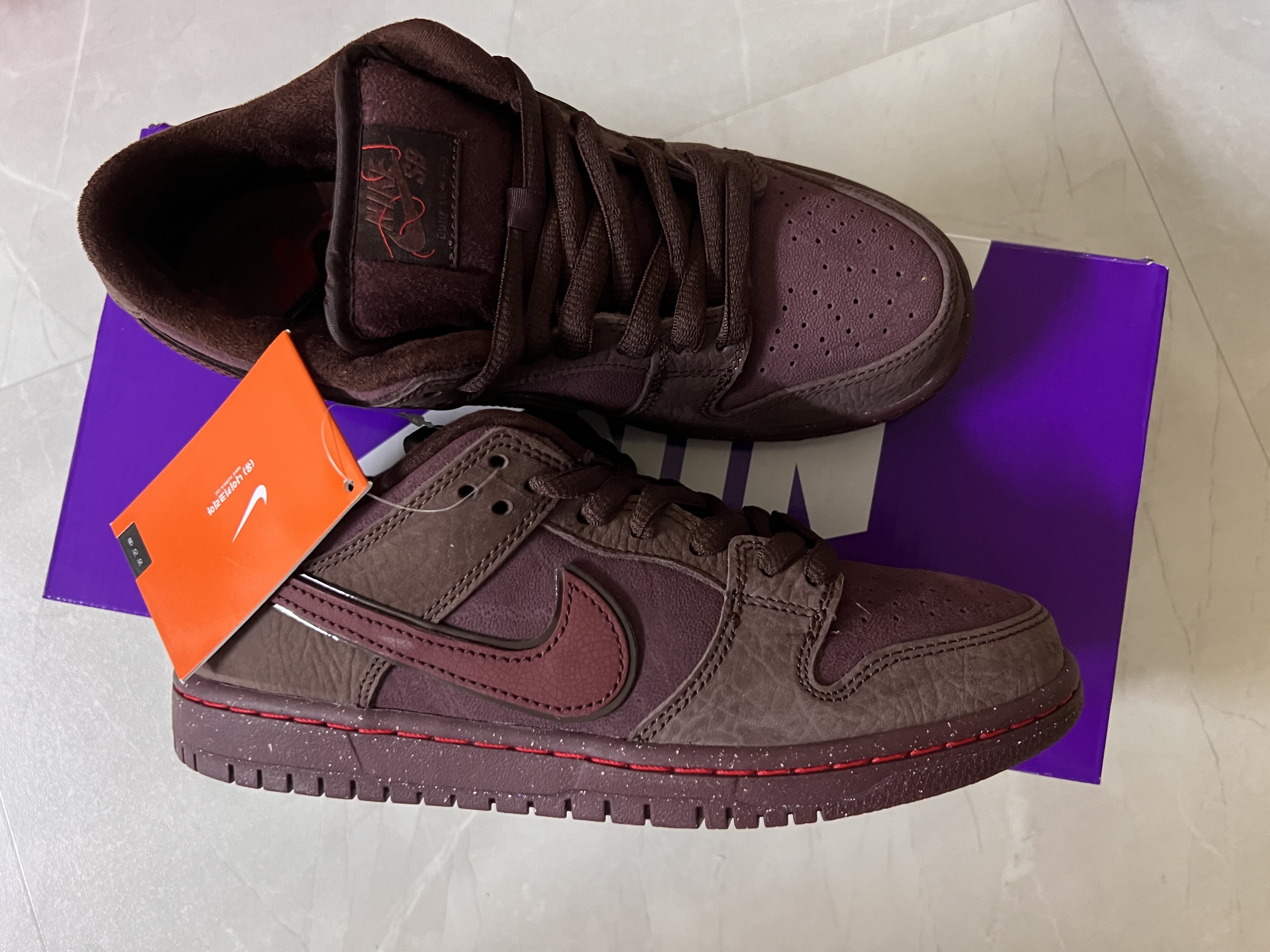 Nike SB Dunk Low PRM Burgundy Crush 착용 스타일