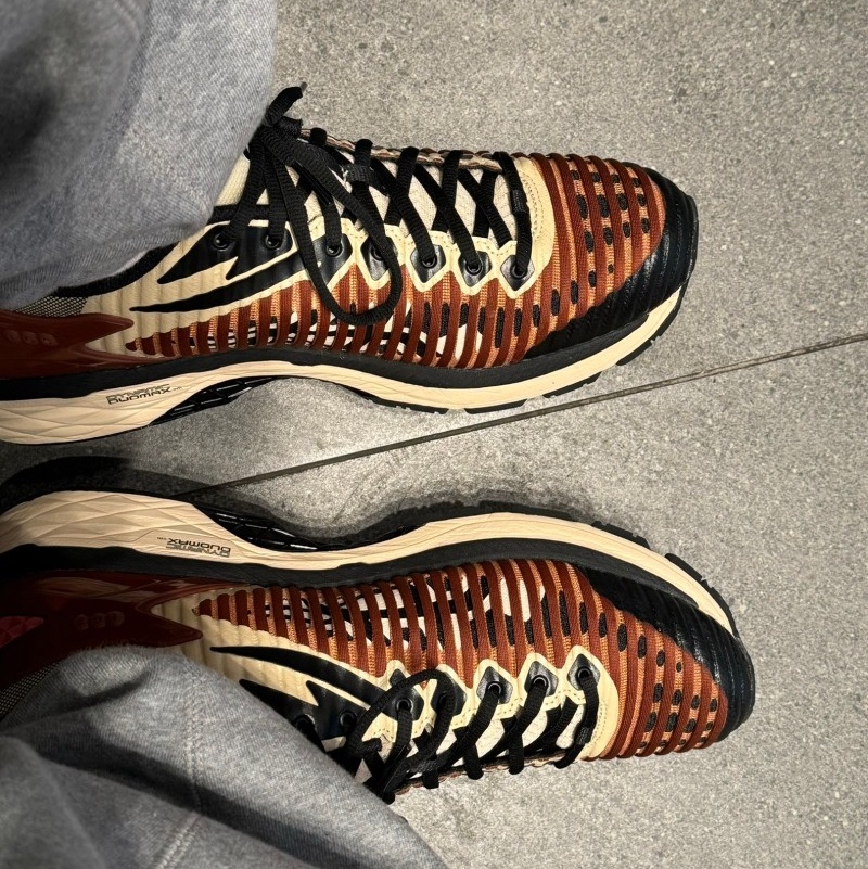 Asics x Kiko Kostadinov Gel-Delva 1 Caramel 착용 스타일