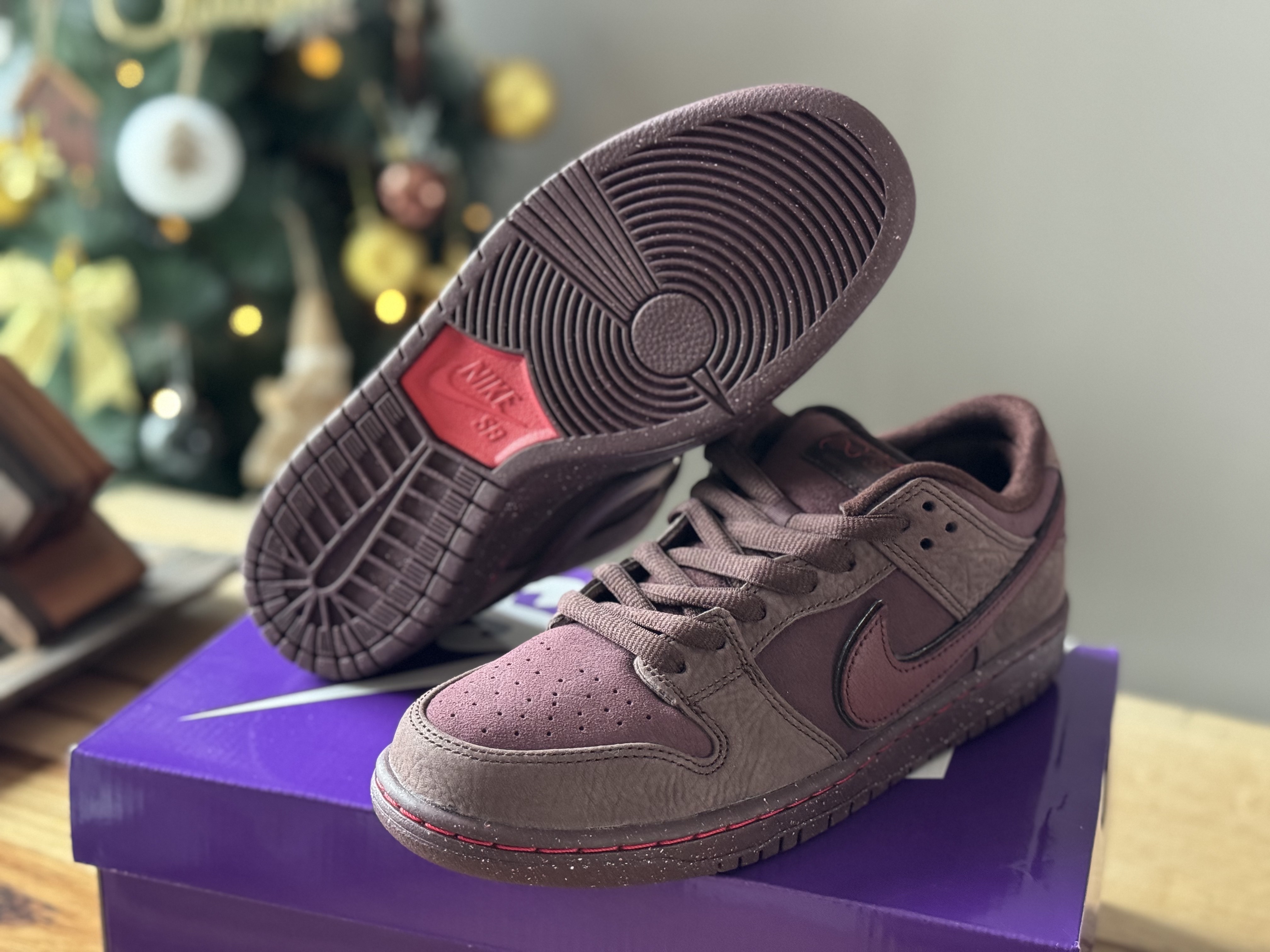 Nike SB Dunk Low PRM Burgundy Crush 착용 스타일 - 3