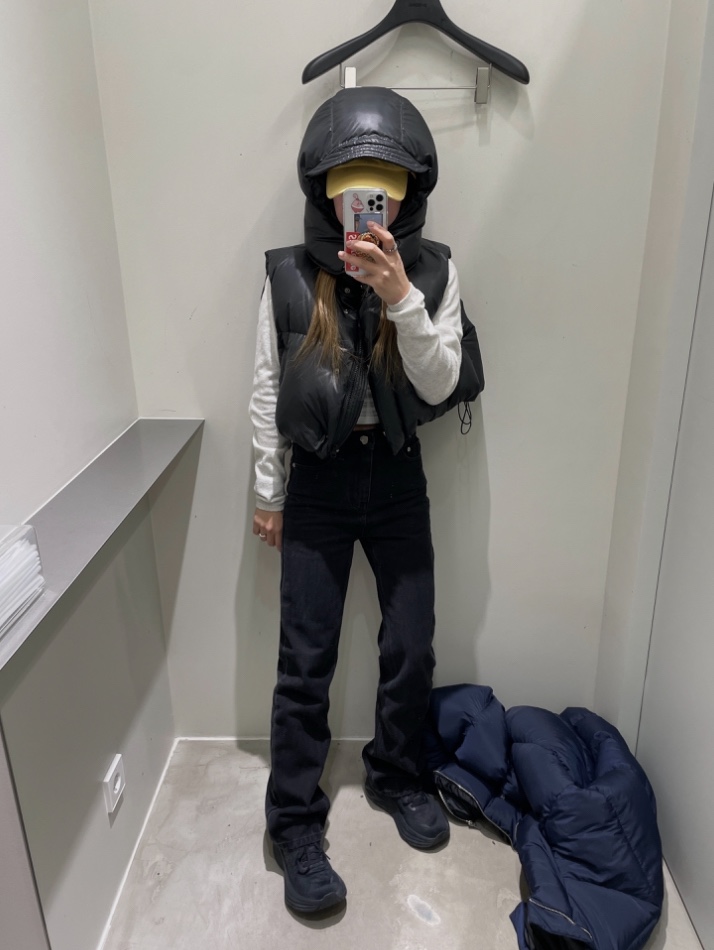 (W) Hoka Bondi 8 Black - Wide, Supreme Packable Earflap Camp Cap Yellow - 22FW 착용 스타일