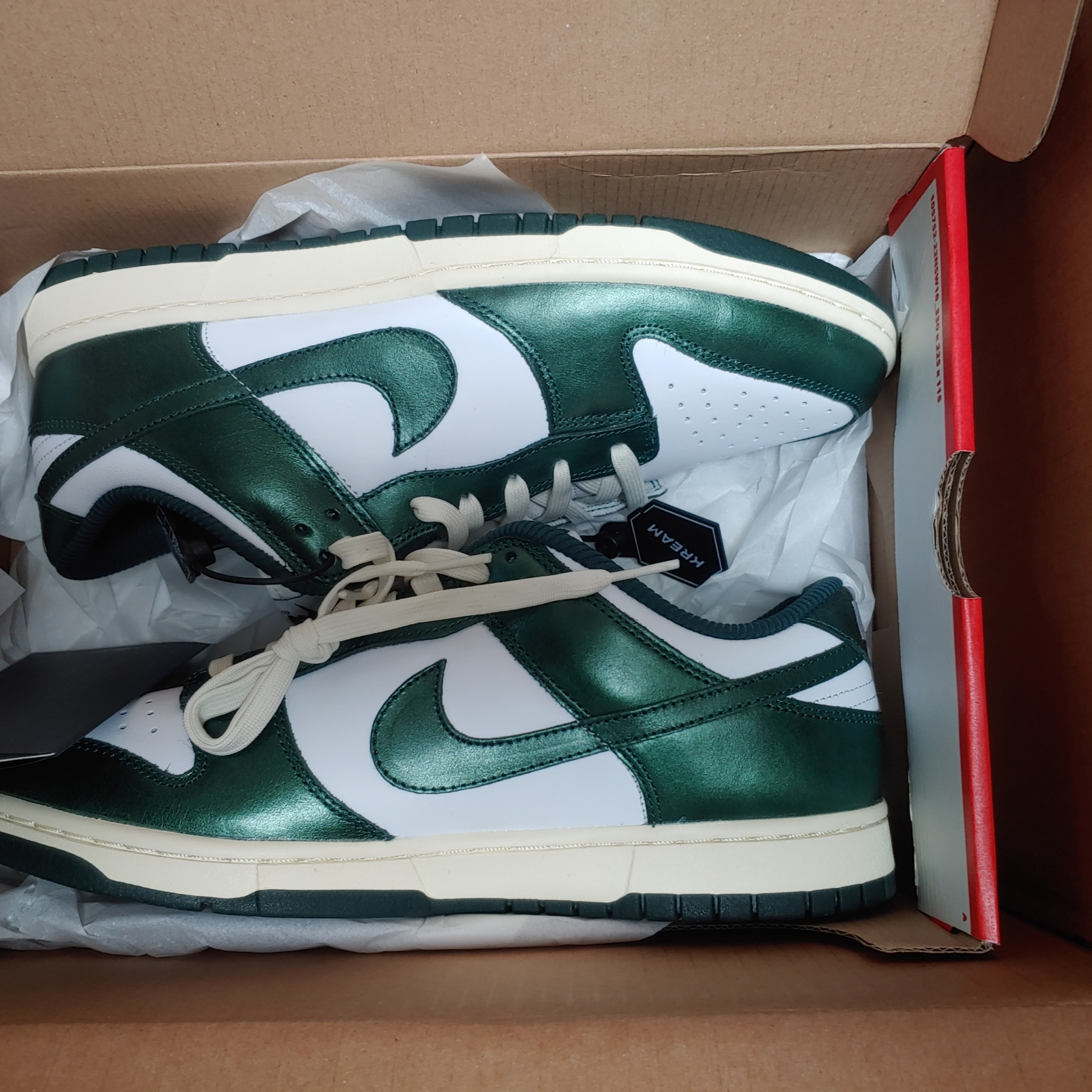 (W) Nike Dunk Low Vintage Green 착용 스타일 - 3