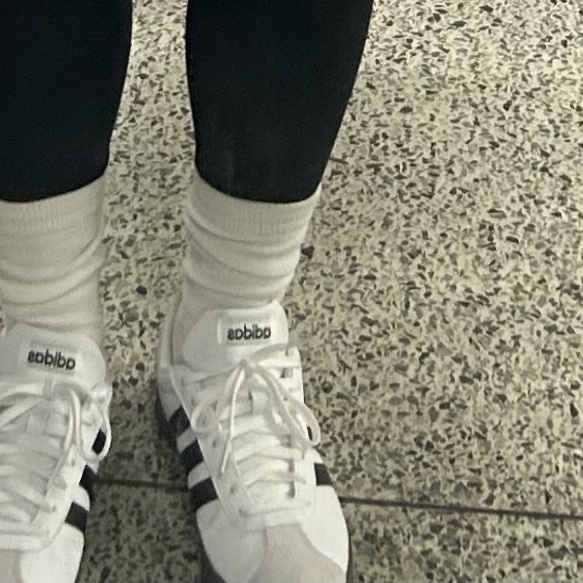Adidas VL Court Base Cloud White Core Black 착용 스타일