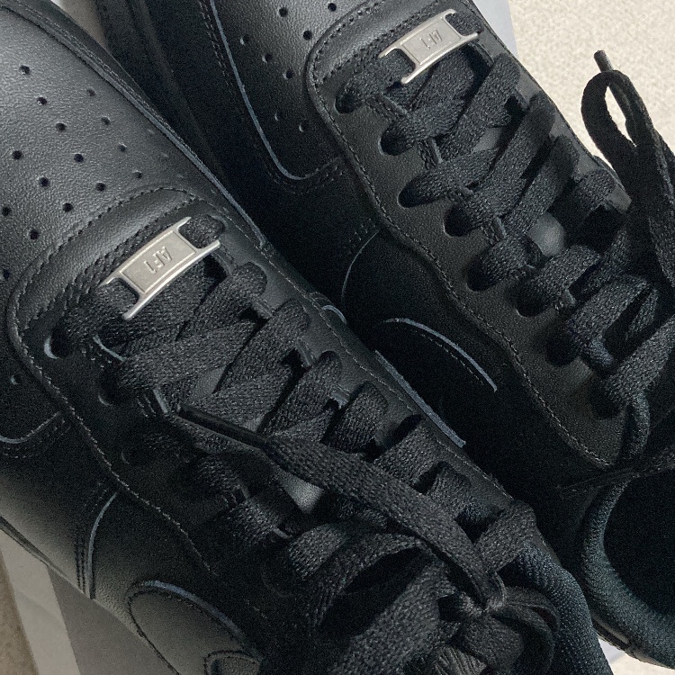 Nike Air Force 1 '07 Low Triple Black 착용 스타일