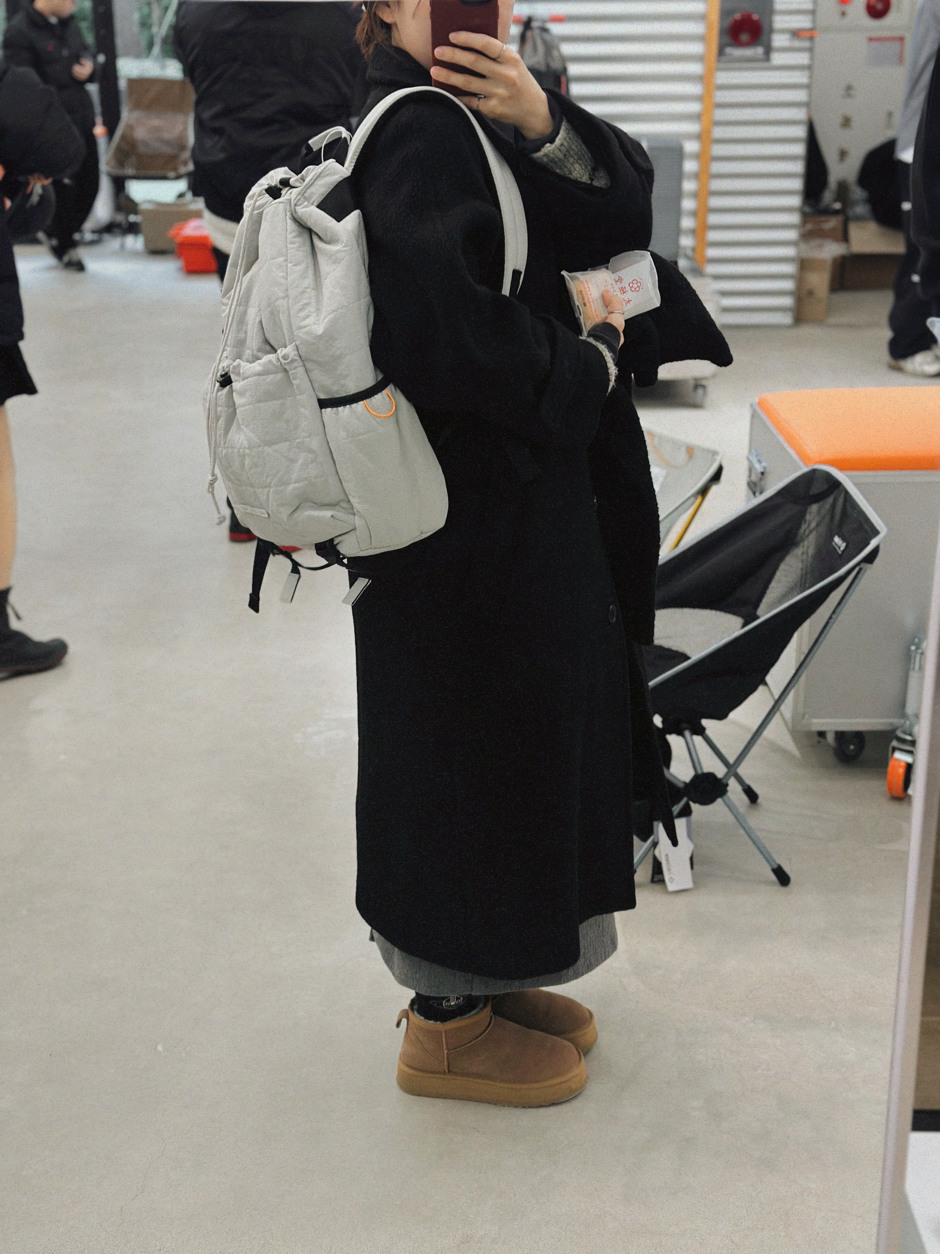 String Puffer Backpack 758 Gray 착용 스타일 - 2