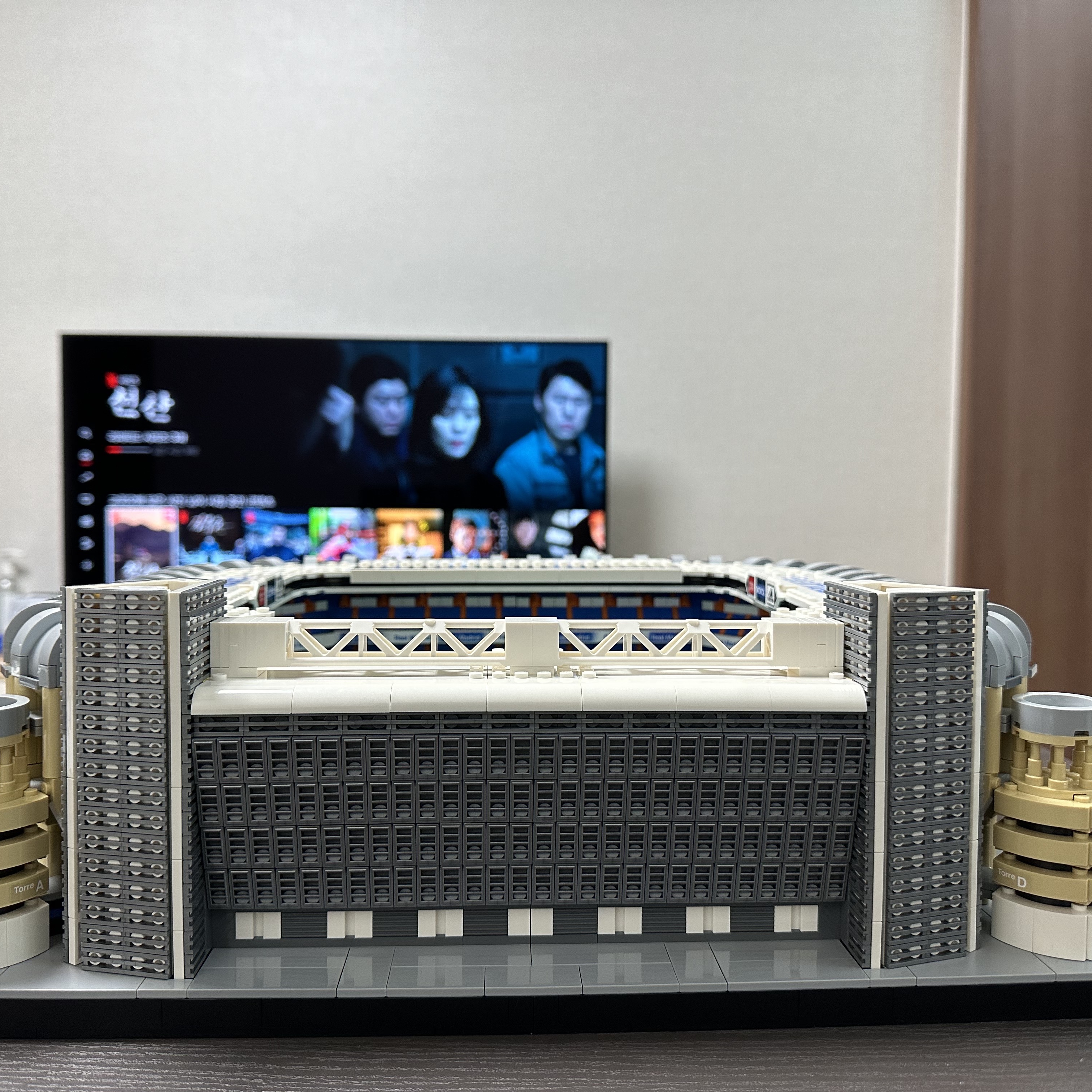 Lego Real Madrid Santiago Bernabeu Stadium 착용 스타일 - 1