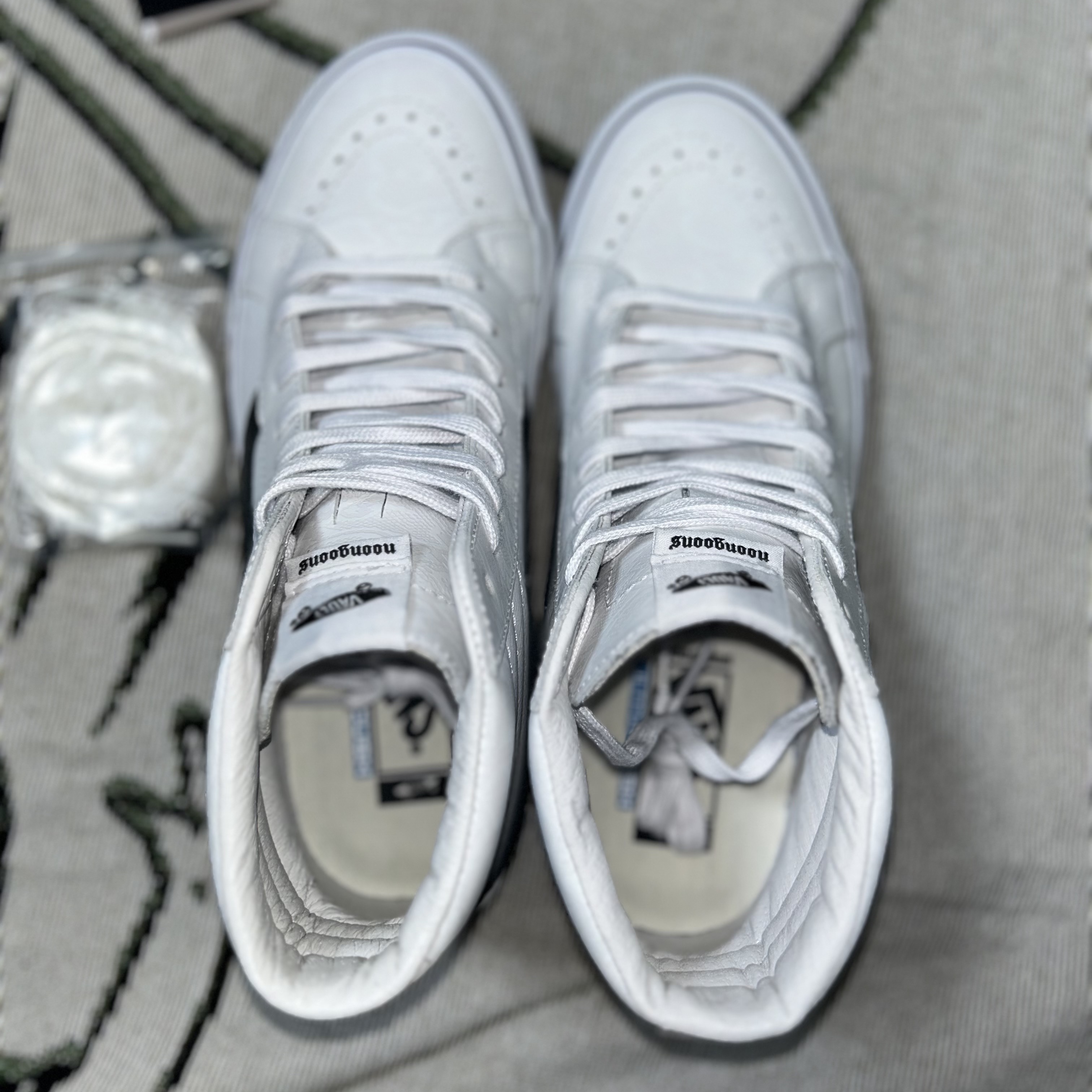 Vans Vault x Noon Goons Sk8-Hi Reissue LX White 착용 스타일 - 2