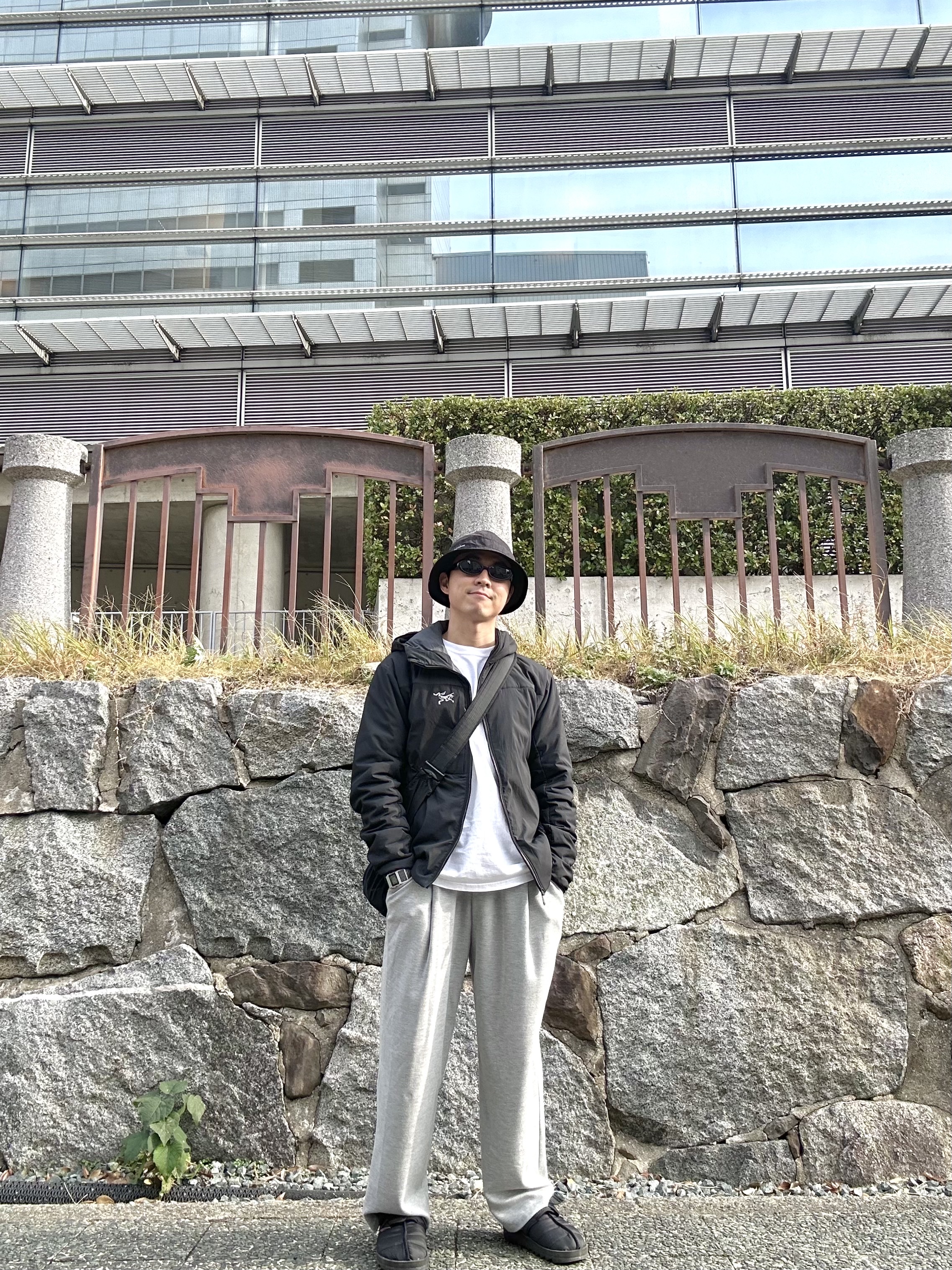 Arc'teryx Proton LT Hoody Black, Reebok Beatnik Core Black 착용 스타일 - 1