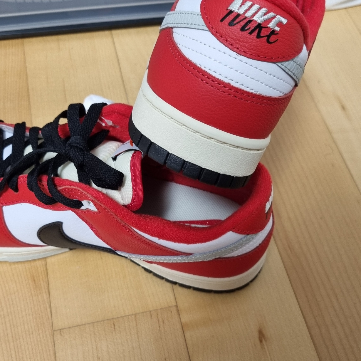 Nike Dunk Low Retro PRM University Red Black 착용 스타일