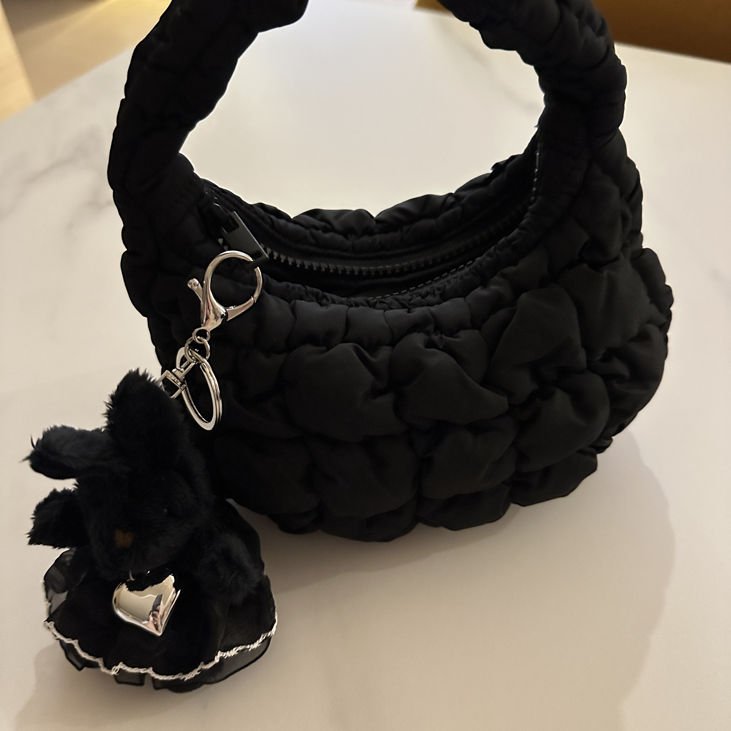 COS Quilted Micro Bag Black 착용 스타일