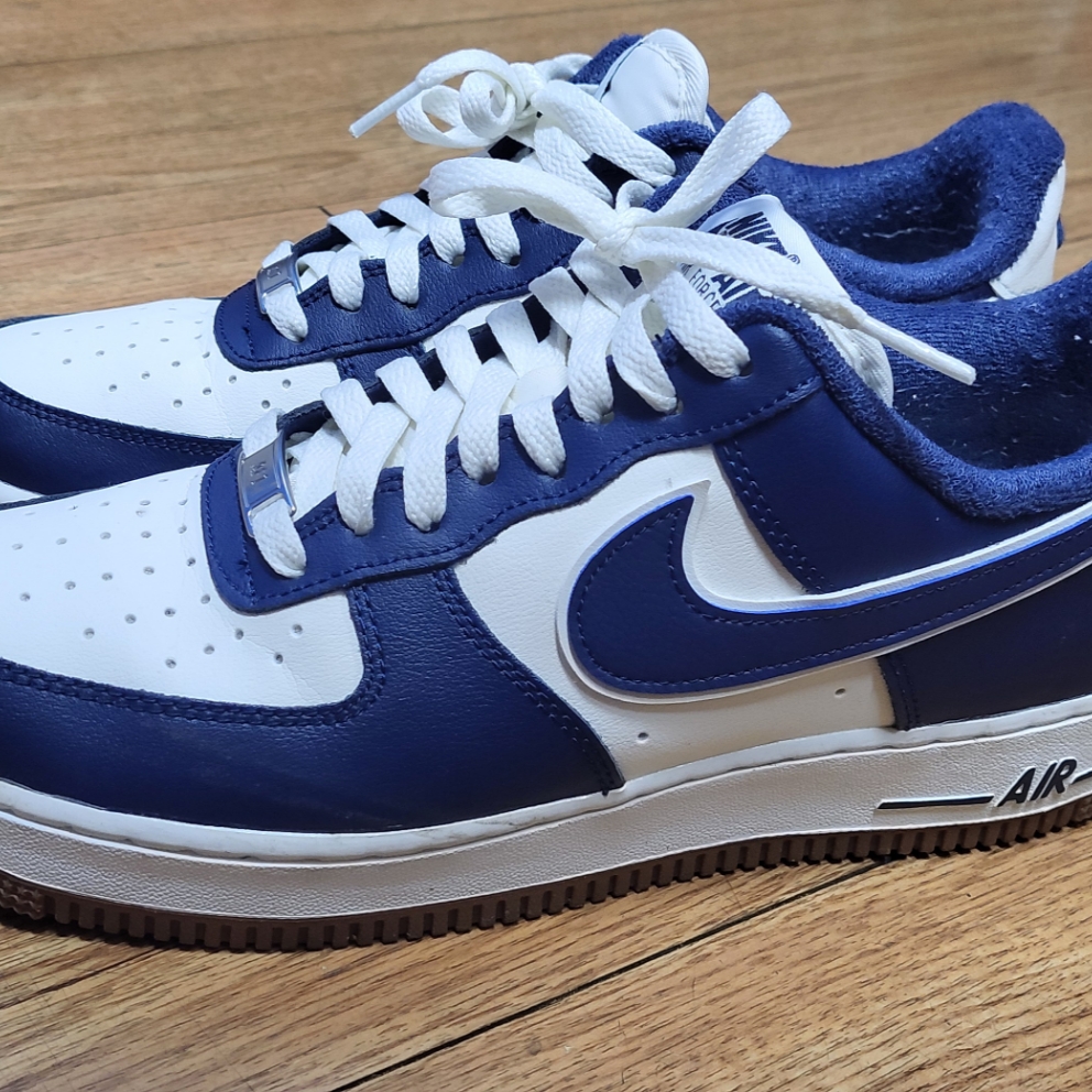 Nike Air Force 1 '07 LV8 Midnight Navy 착용 스타일