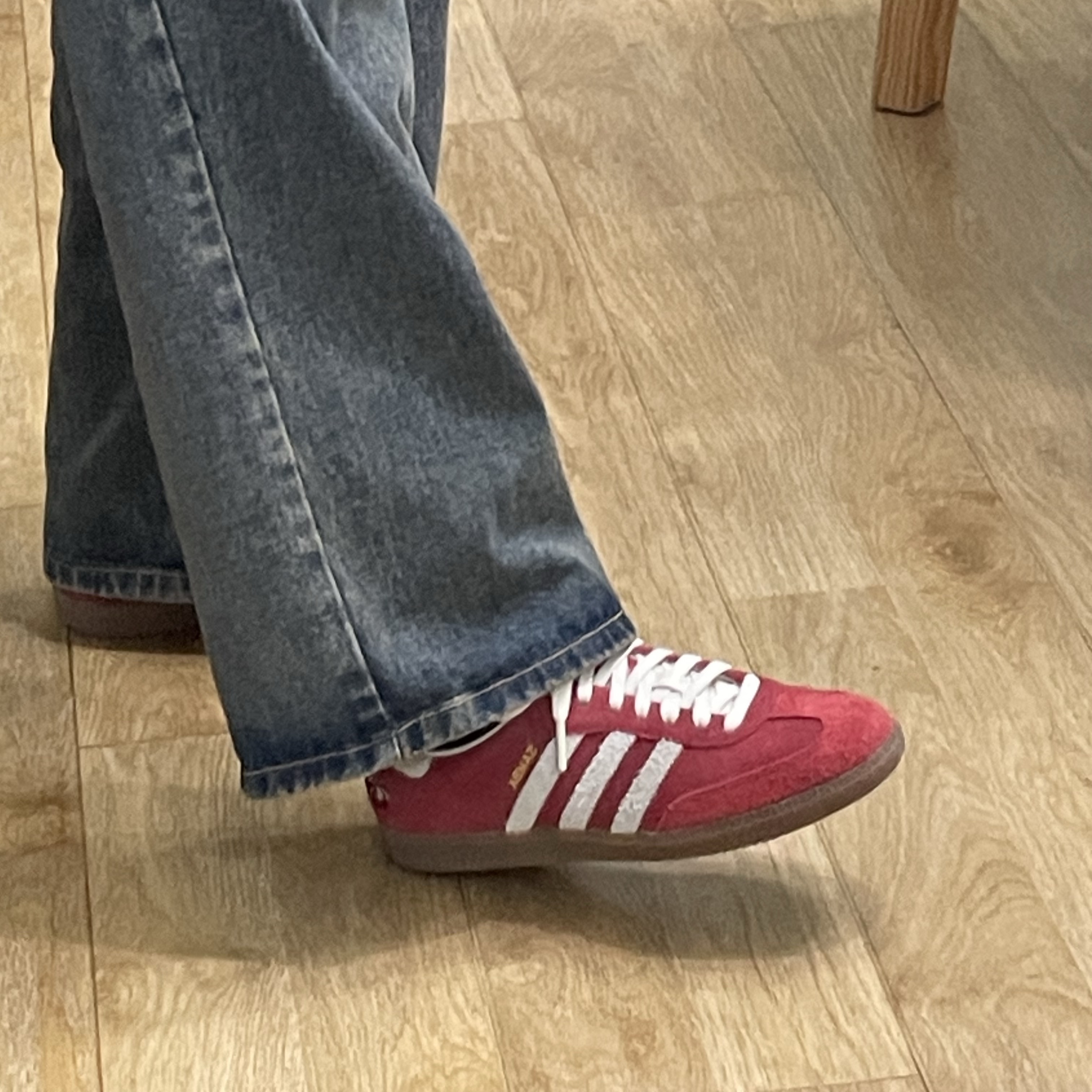 Adidas Samba OG Tal Better Scarlet Off White 착용 스타일