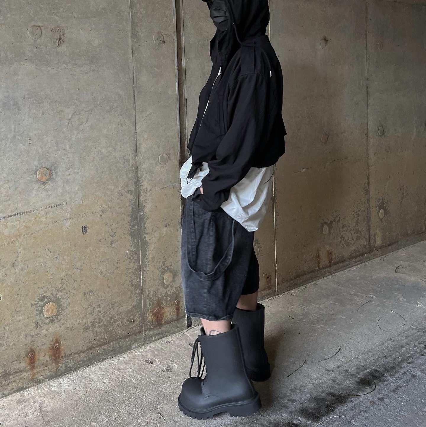 Balenciaga XL Army Boots Full Eva Black 착용 스타일 - 2