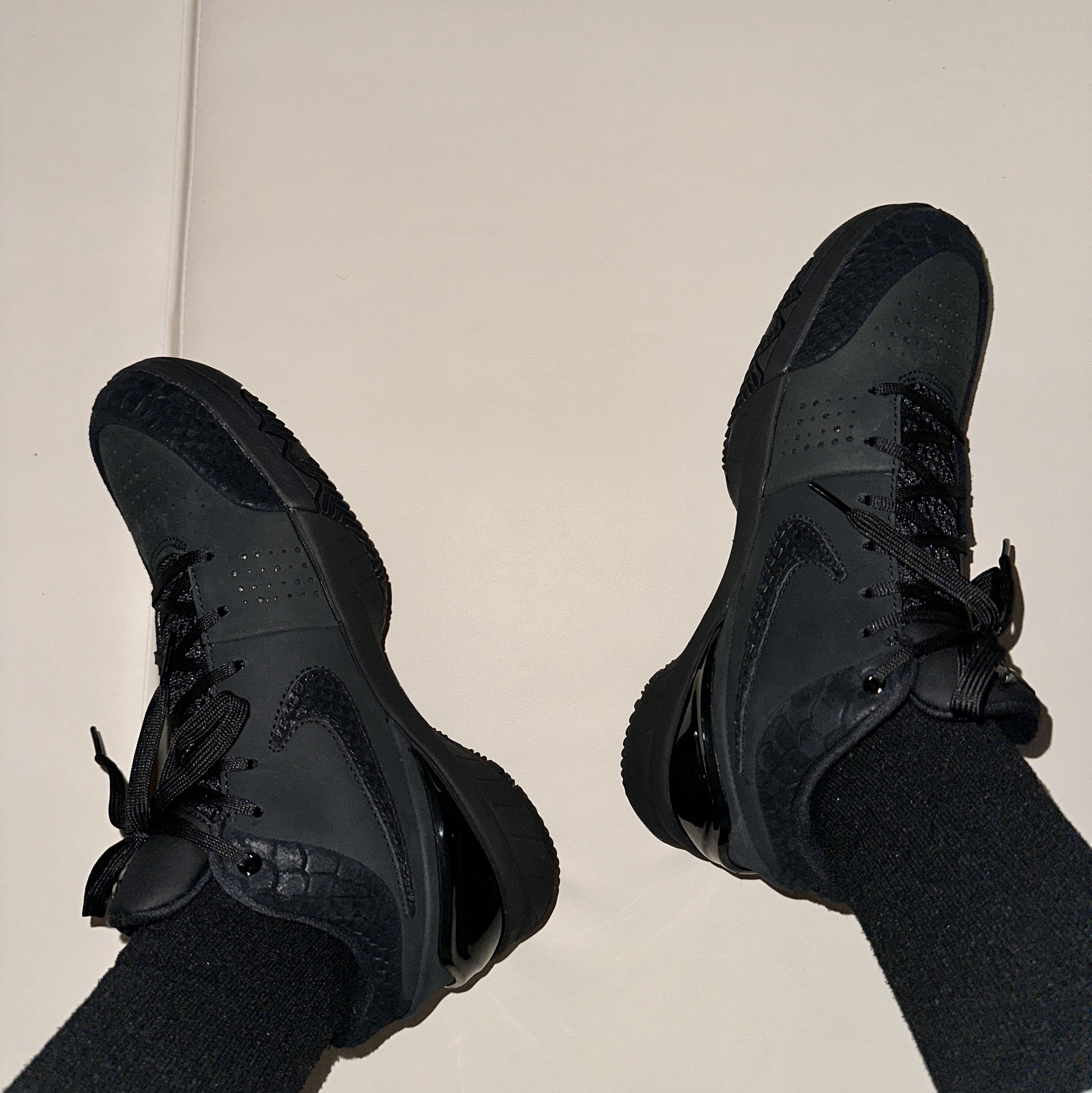 Nike Kobe 4 Protro Black University Gold 착용 스타일
