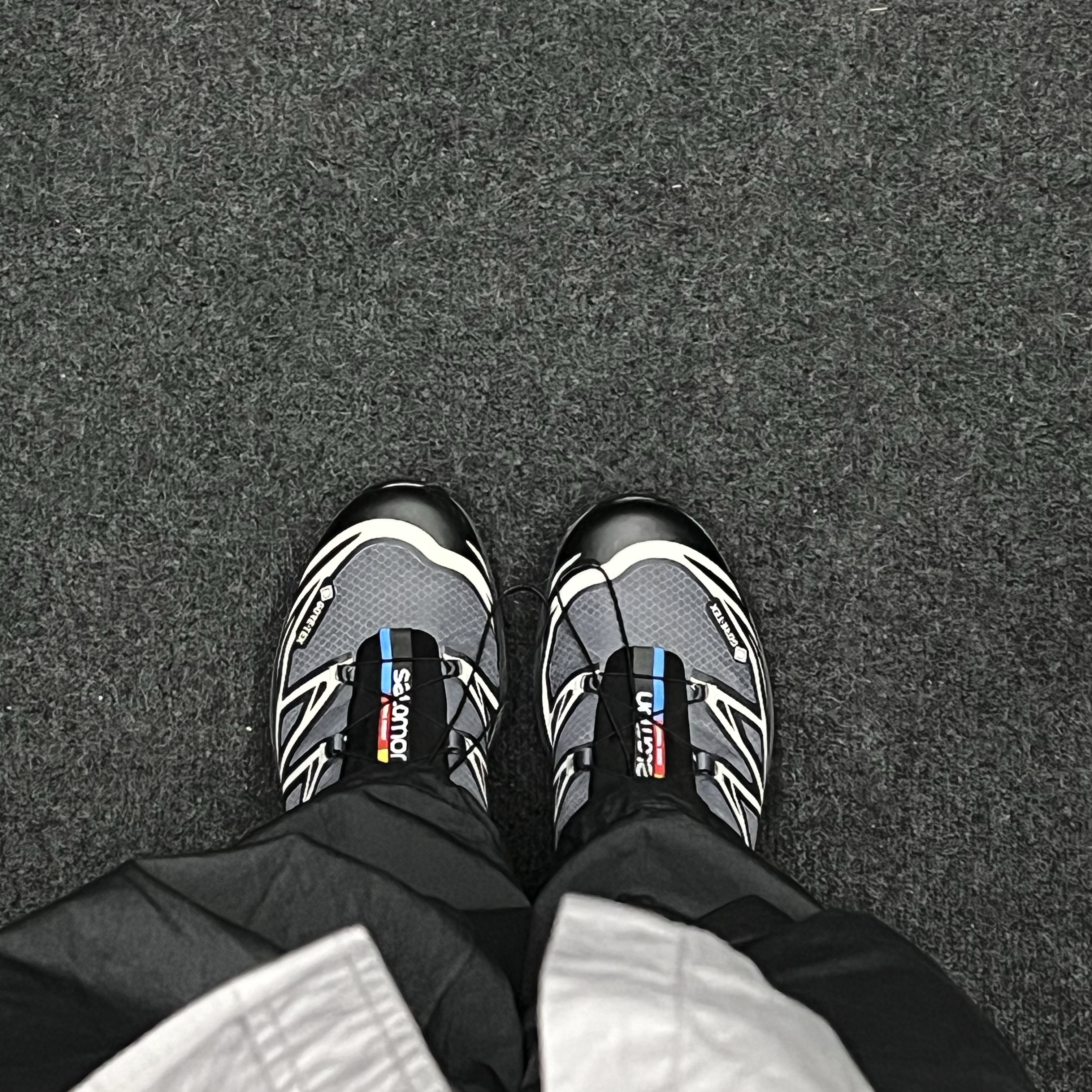 Salomon XT-6 Gore-Tex Black Ebony 착용 스타일 - 1