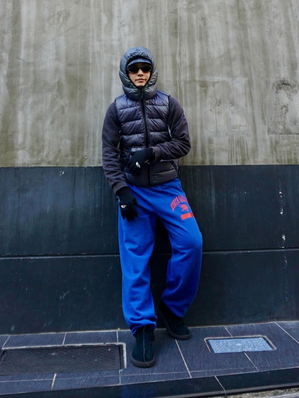 The North Face Nuptse On Ball Vest Real Black, (W) The North Face White Label Glossy Down Vest Black 착용 스타일 - 3