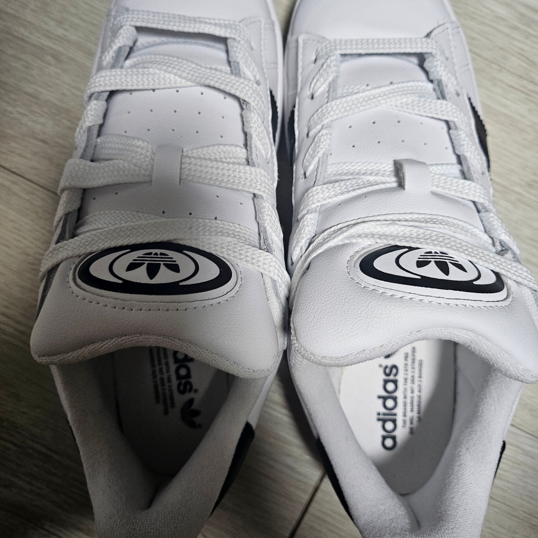 Adidas Campus 00s White Core Black 착용 스타일
