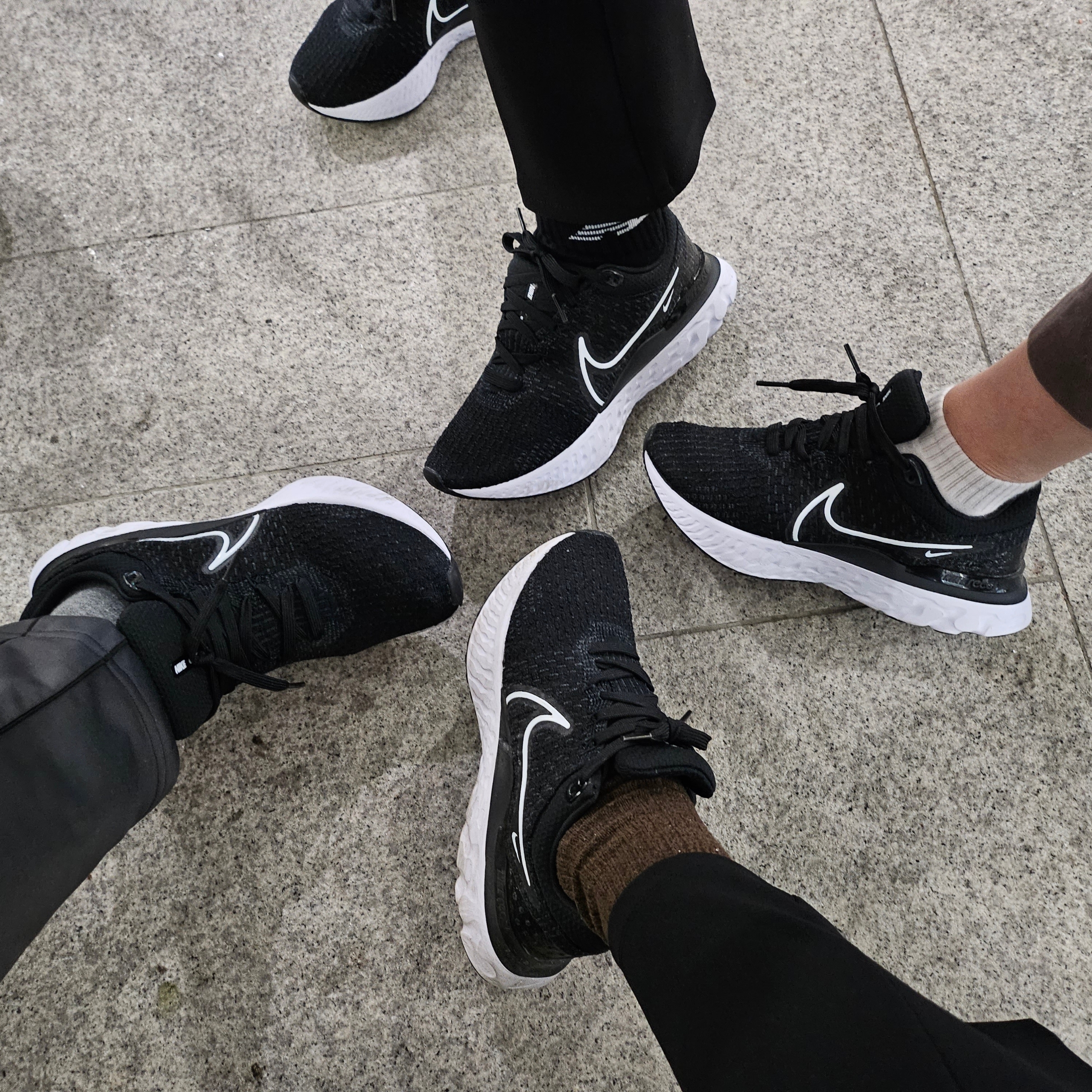 (W) Nike React Infinity Run Flyknit 3 Black White 착용 스타일