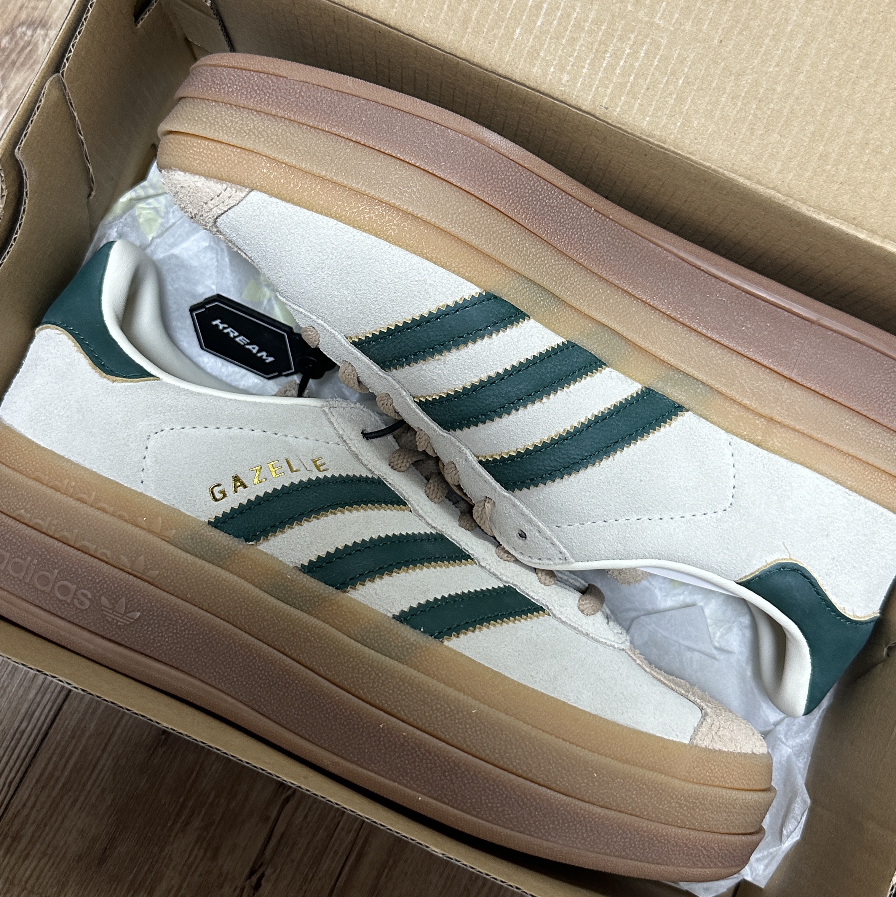 (W) Adidas Gazelle Bold Cream White Collegiate Green 착용 스타일 - 2
